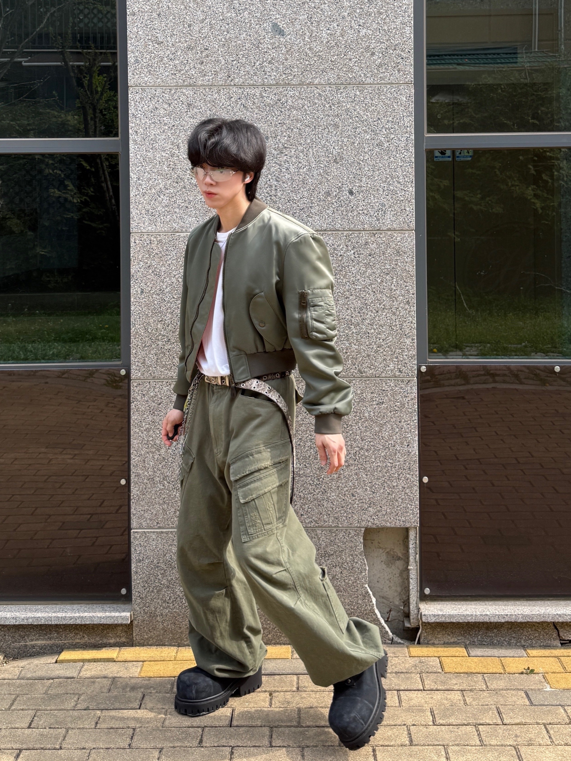 Nonnod Double Pocket Cargo Pants Vintage Khaki, MJD x Kamien Double Hole Belt Oak Brown 착용 스타일 - 7