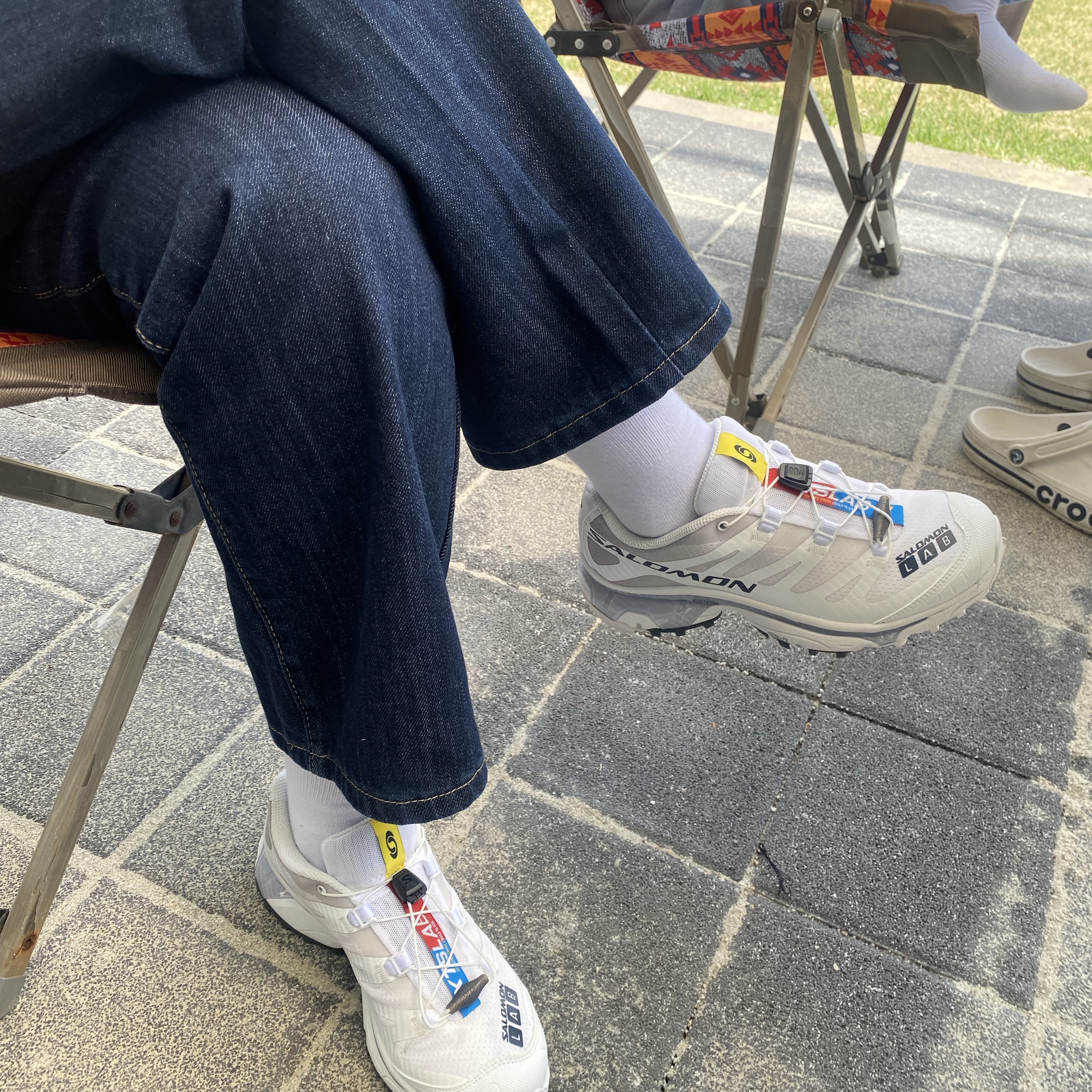 Salomon XT-4 White Lunar Rock 착용 스타일