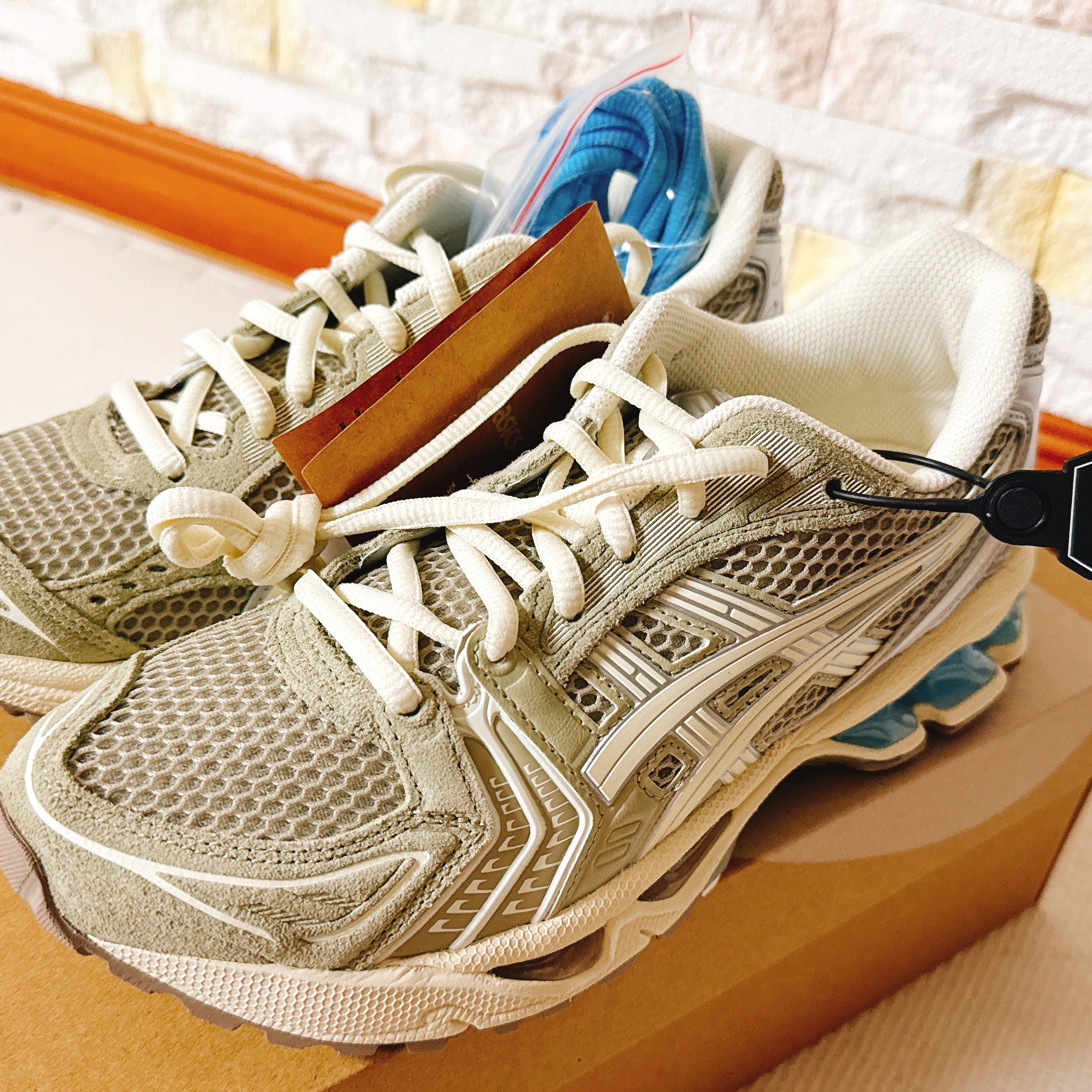 Asics x Juliana Salazar Gel-Kayano 14 Eucalyptus Vanilla Ice 착용 스타일 - 1