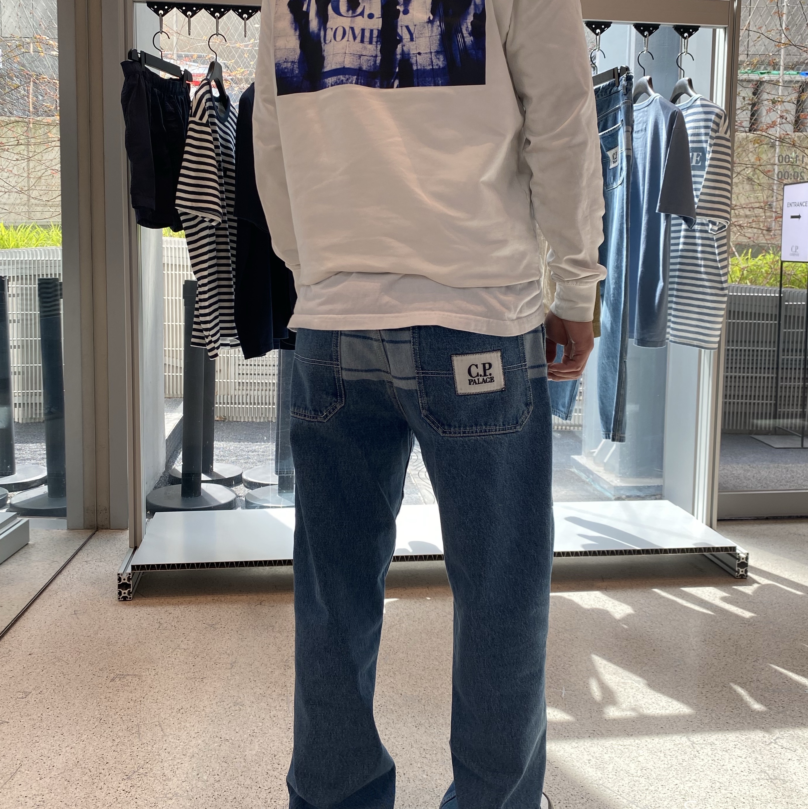 Palace x C.P. Company Denim 4 oz. 5 Pocket Pant - 25SS, Autry Medalist Low Leather Sneakers Black White 착용 스타일