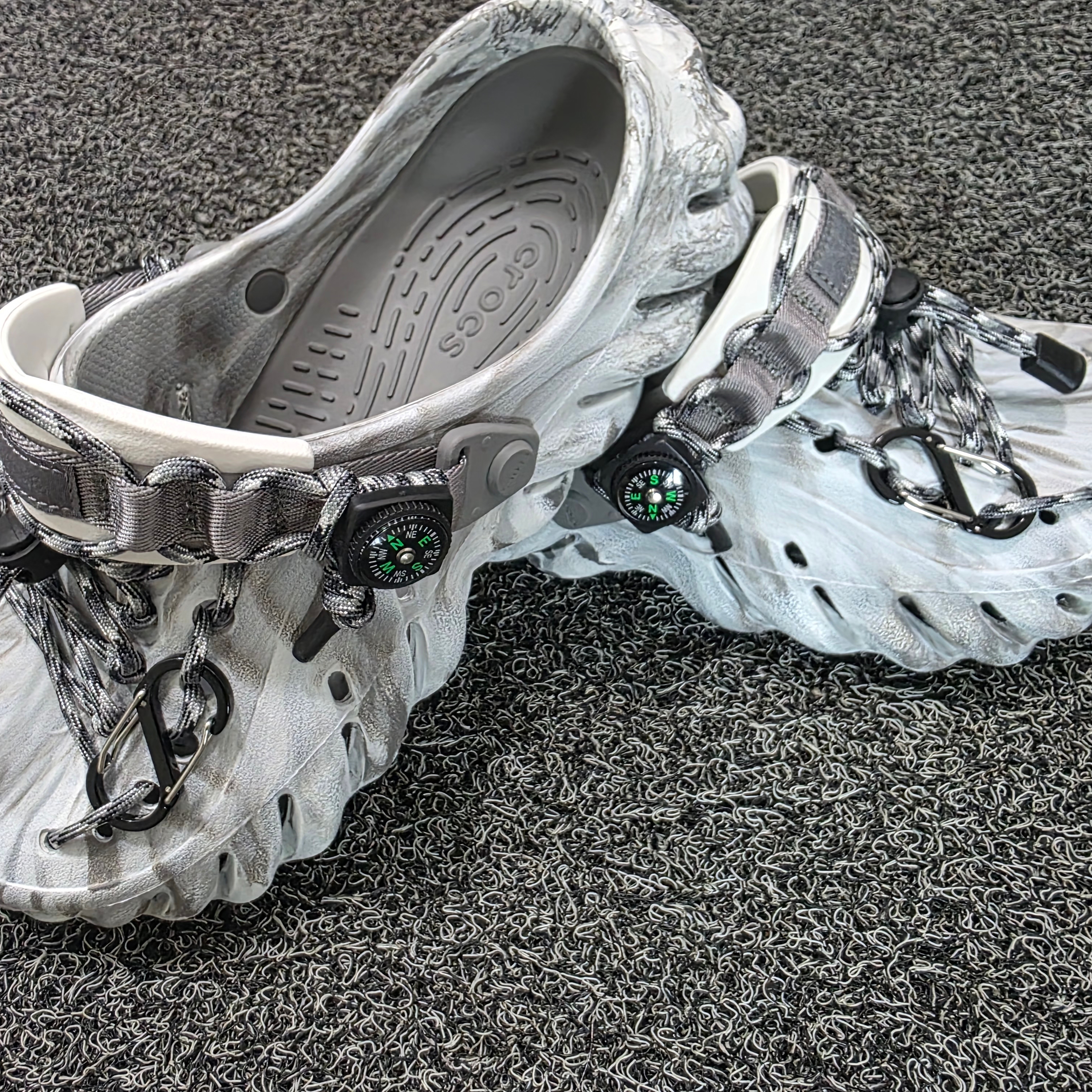 Crocs Echo Marbled Clog Moonlight Multi 착용 스타일