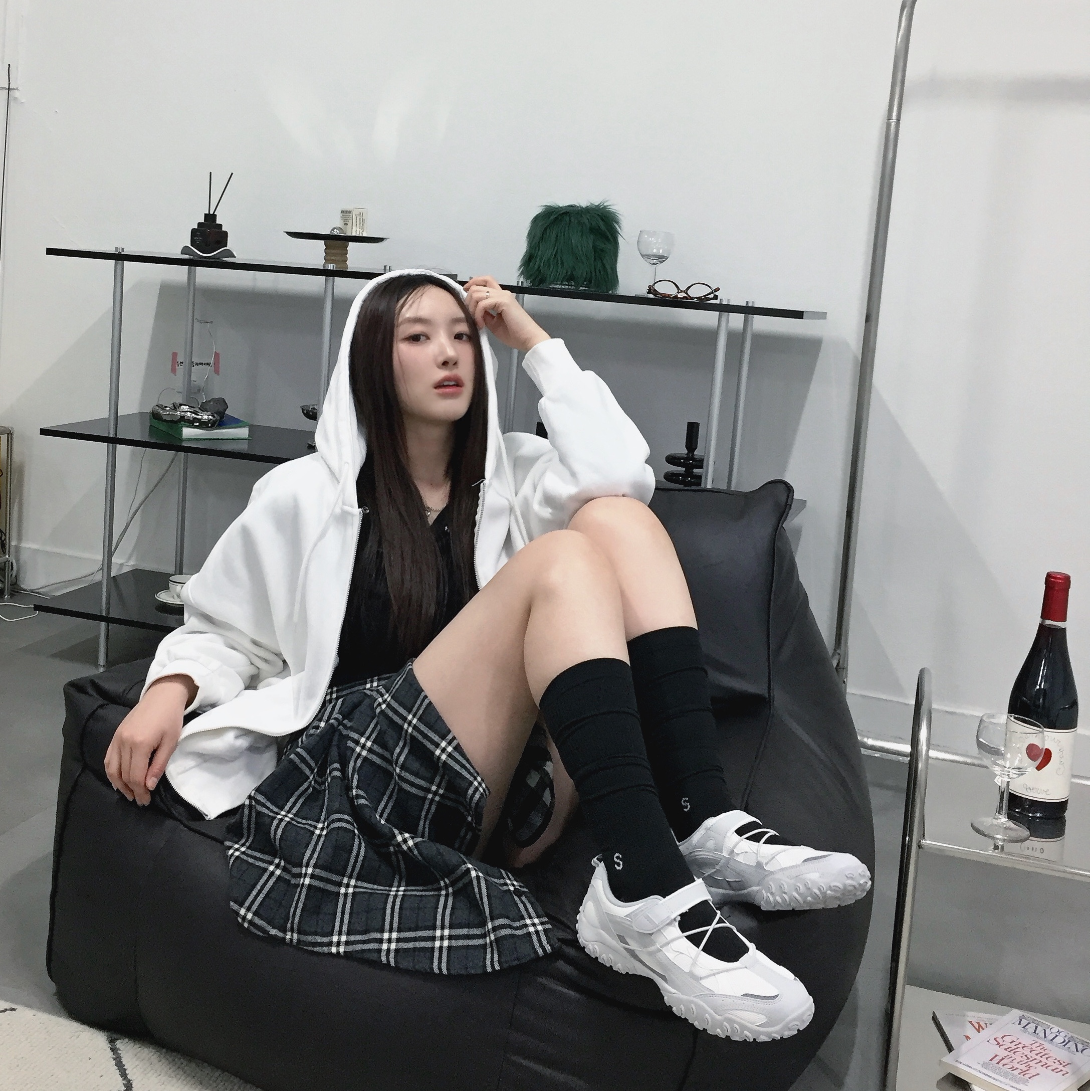 [6% 적립] FILA Echappe Velcro Maryjane Grey 착용 스타일 - 7