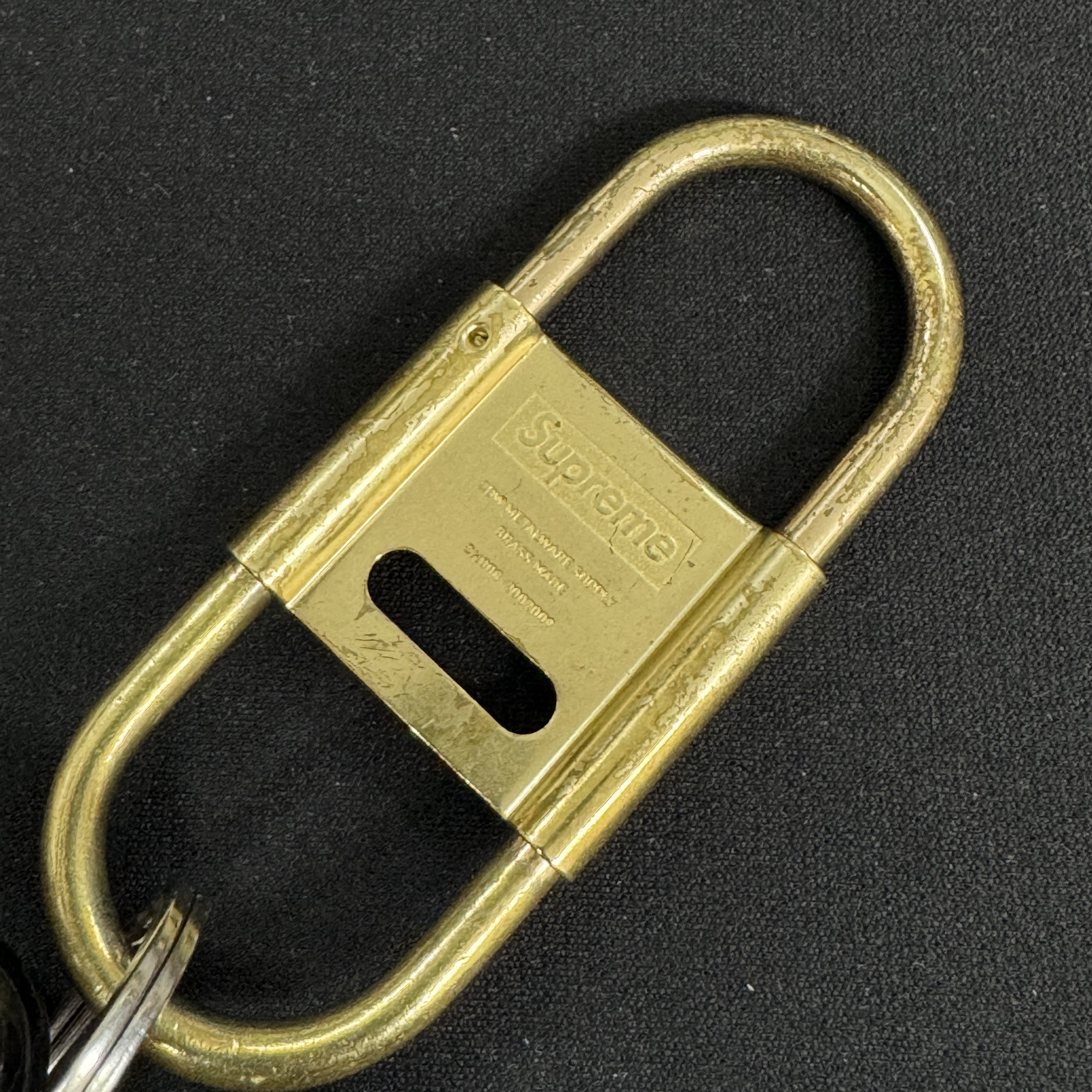 Supreme CDW Delta Carabiner Brass - 24SS 착용 스타일