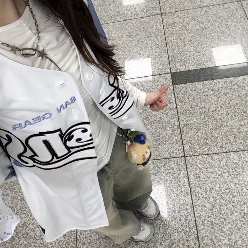 Lessey & Friends x KBO The Strongest Lessey Stuffed Toy Keyring Samsung Lions 착용 스타일