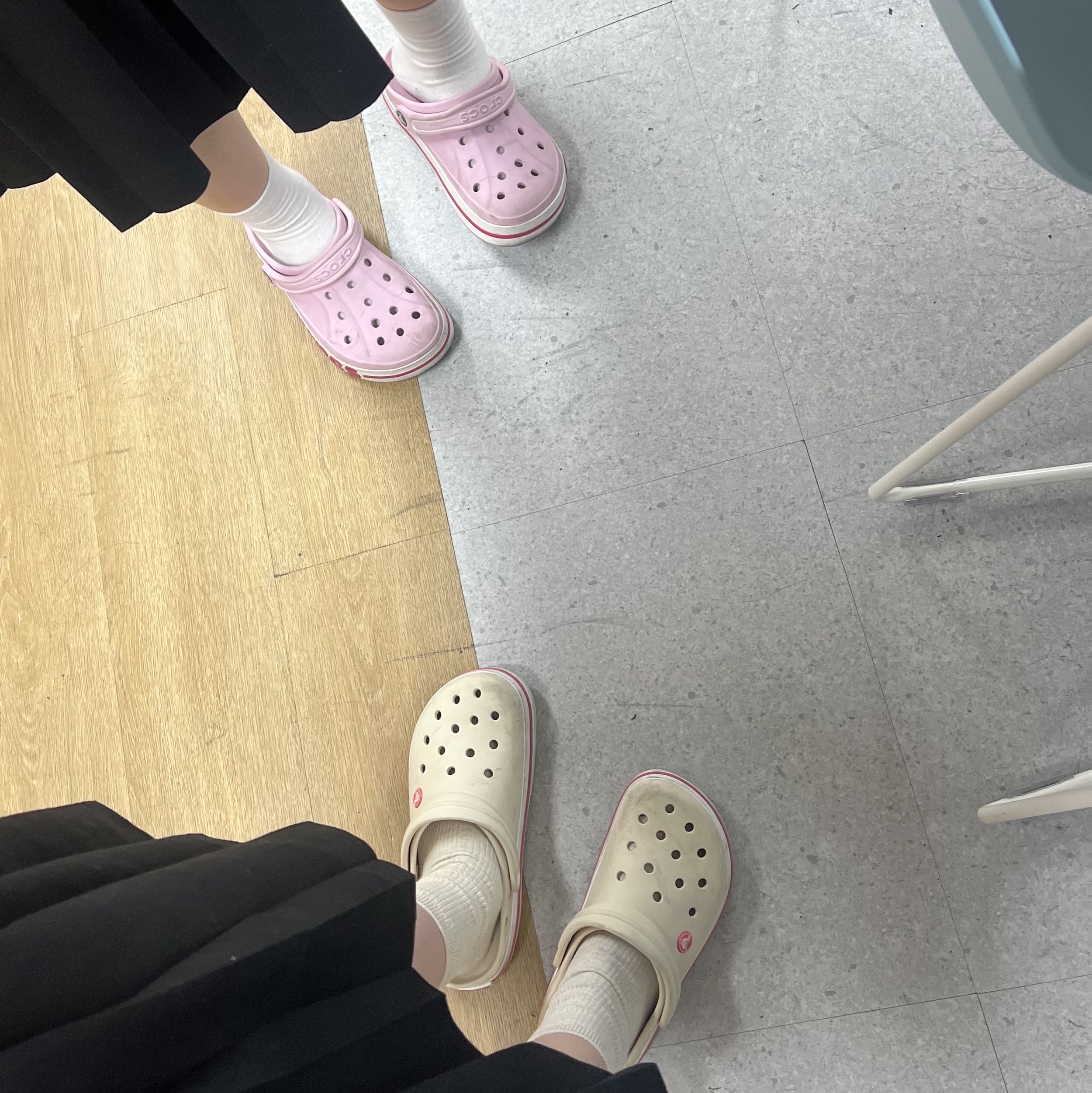 Crocs Crocband Clog Stucco Melon, Crocs Bayaband Clog Ballerina Pink 착용 스타일