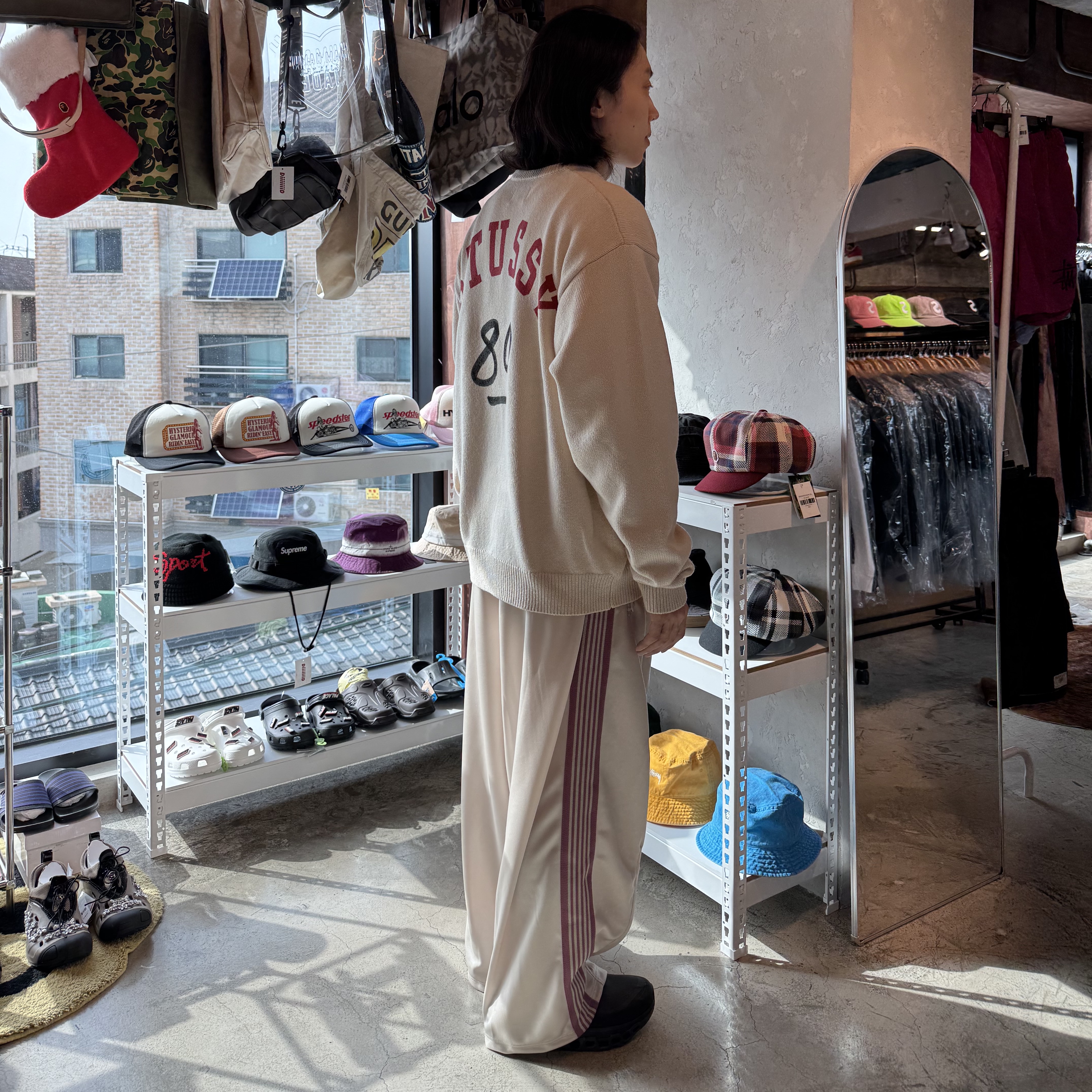 Needles H.D. Track Pants Poly Smooth Ivory, Stussy Handwritten Sweater Natural 착용 스타일 - 1
