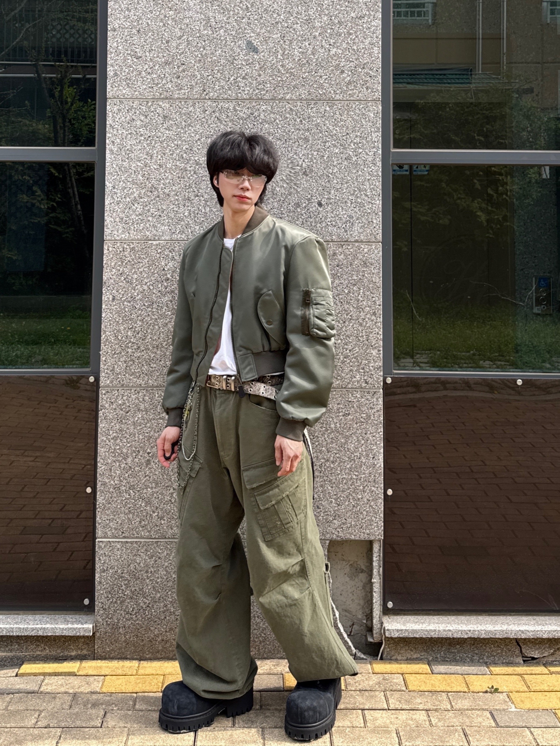 Nonnod Double Pocket Cargo Pants Vintage Khaki, MJD x Kamien Double Hole Belt Oak Brown 착용 스타일 - 9