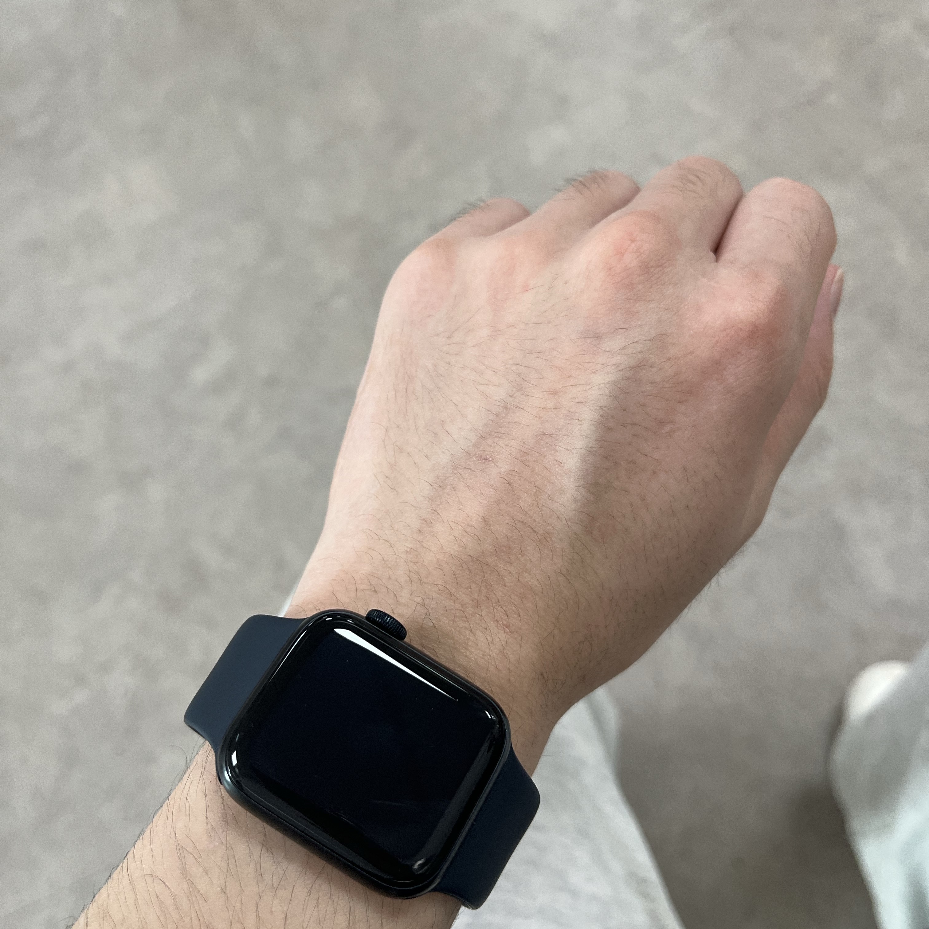Apple Watch SE 2nd 40mm GPS Midnight Aluminium Case with Sport Band M/L Midnight (Korean Ver.) 착용 스타일