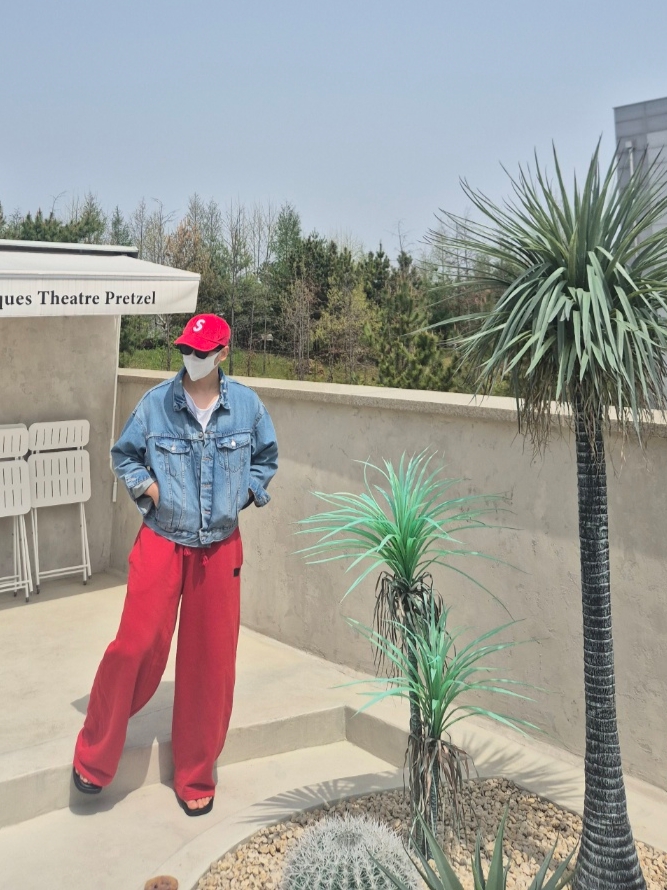 Supreme Corduroy S Logo 6-Panel Bright Red - 24FW 착용 스타일
