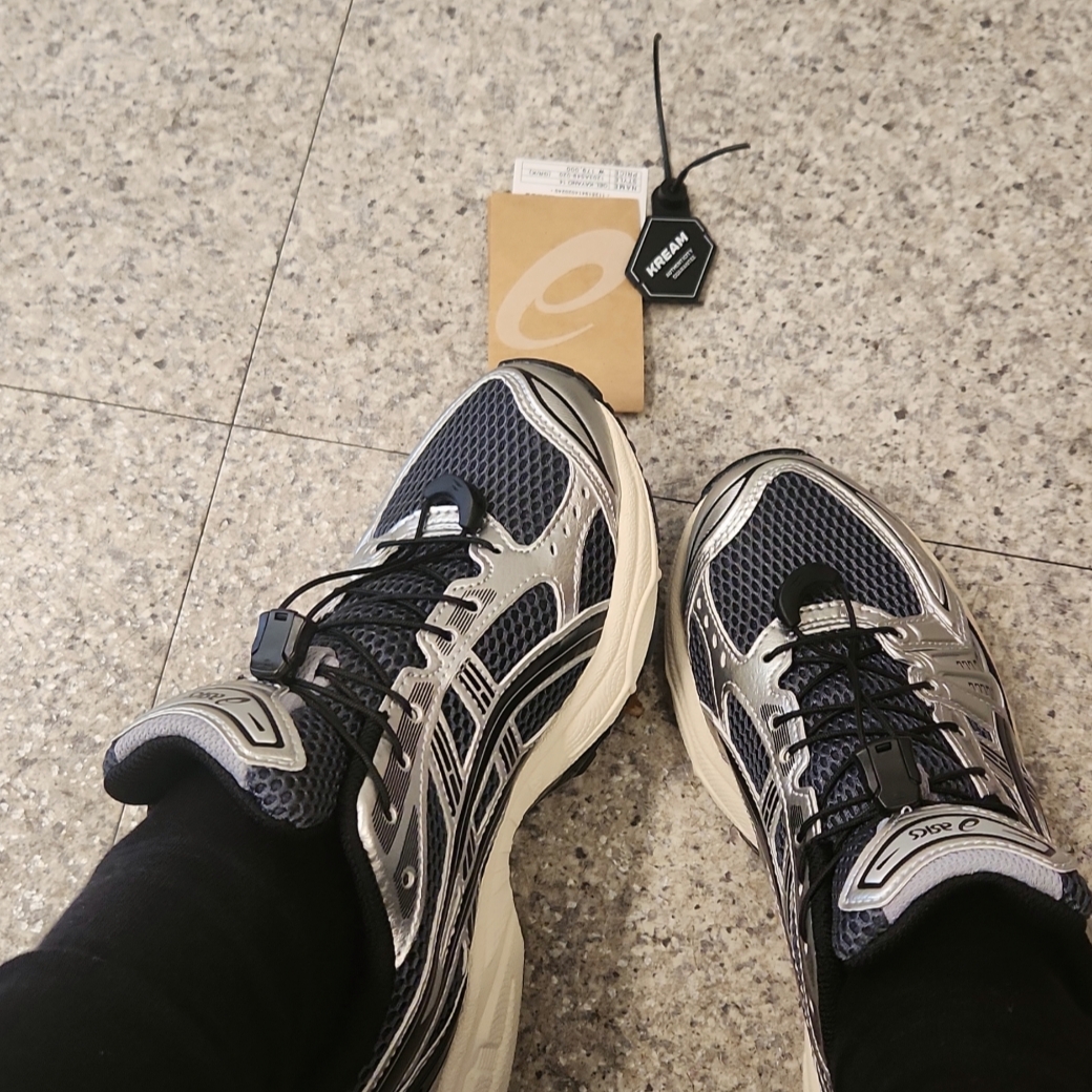 Asics Unlimited Gel-Kayano 14 Carrier Grey Black 착용 스타일