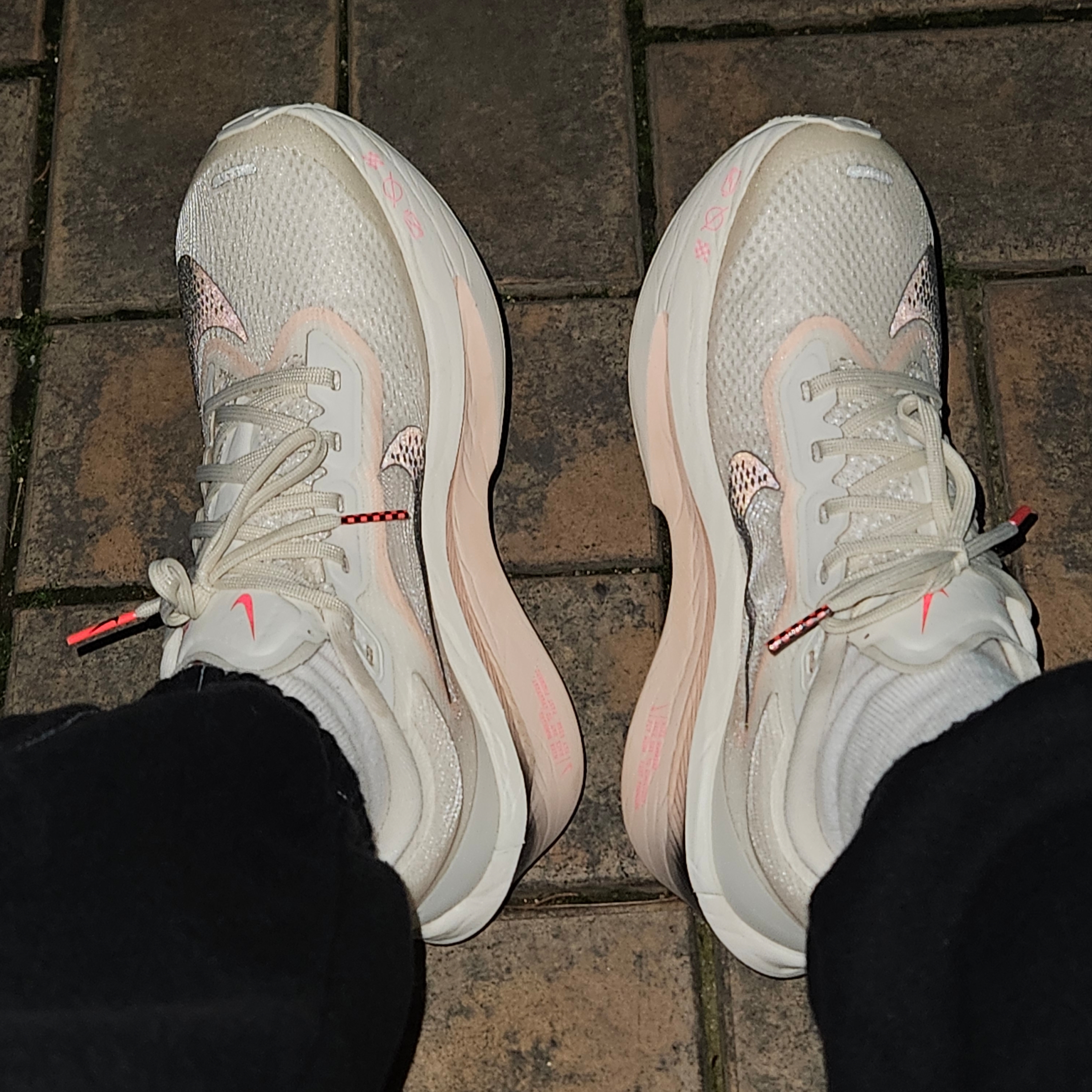 (W) Nike Zoom Fly 6 Pale Ivory Crimson Tint 착용 스타일