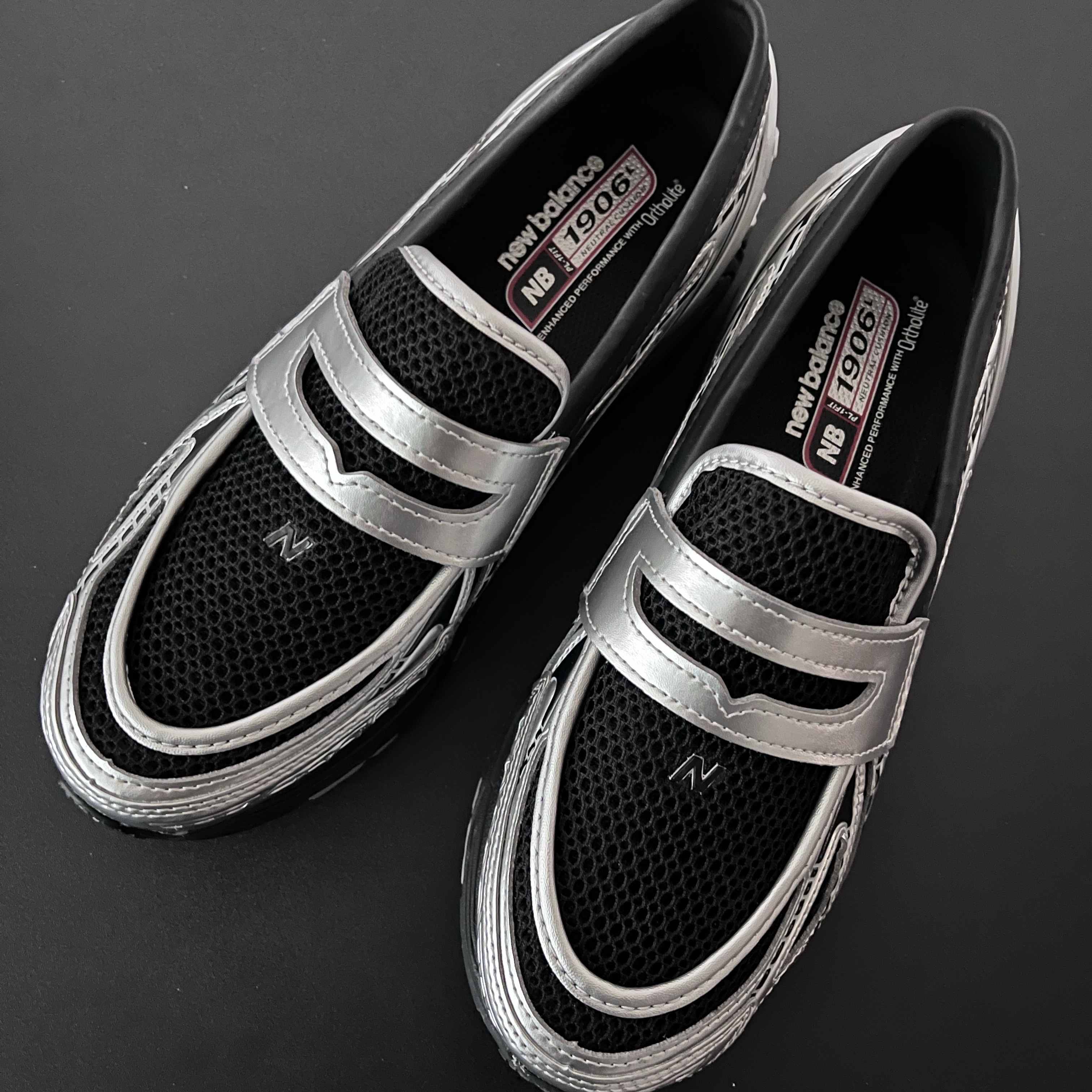 New Balance 1906L Silver Metallic Black 착용 스타일 - 2
