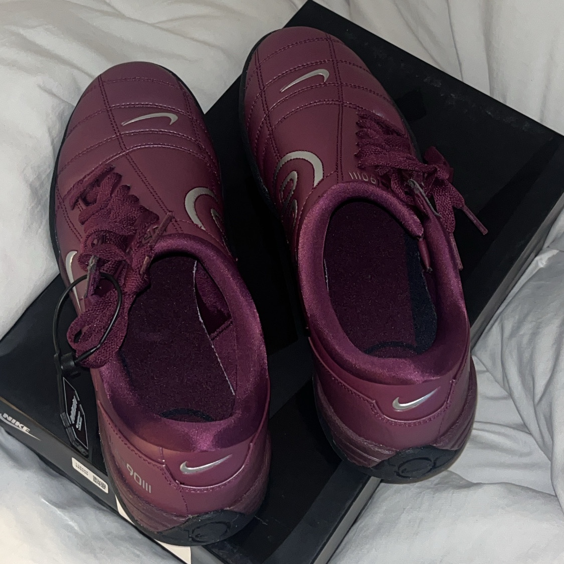 Nike Total 90 III SP Bordeaux and Metallic Silver 착용 스타일 - 1