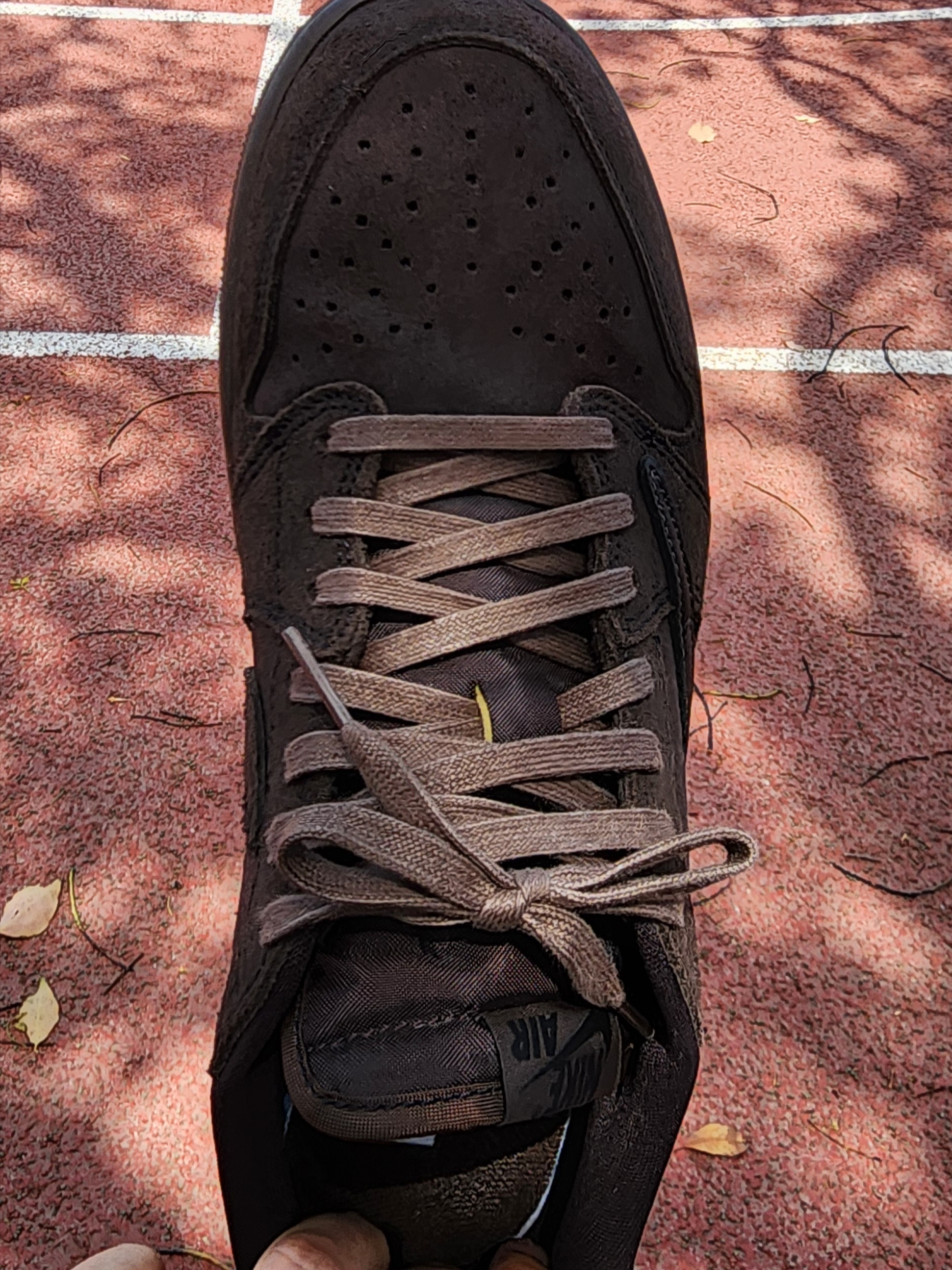 Jordan 1 x Travis Scott Retro Low OG SP Velvet Brown and Dark Mocha 착용 스타일
