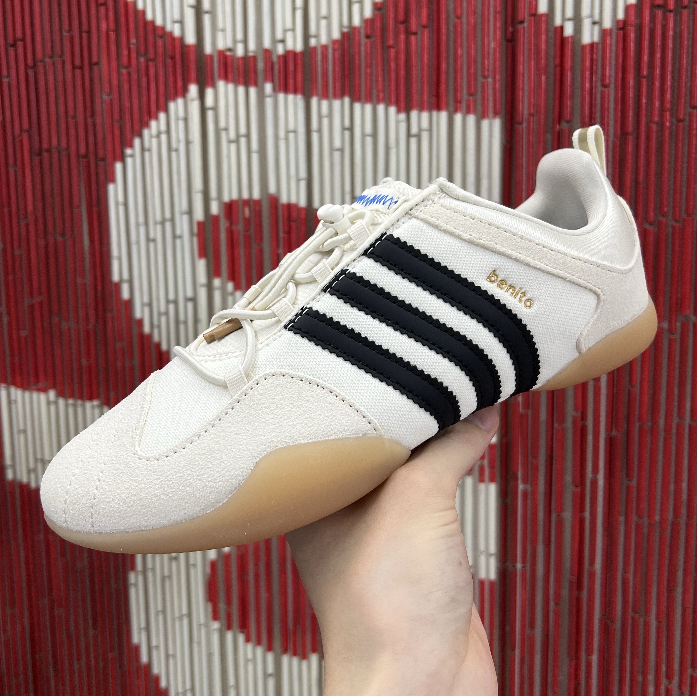 Adidas x Bad Bunny Ballerina Off White Core Black, moif x inapsquare Jacquard Foot Mat Sedan 착용 스타일 - 1