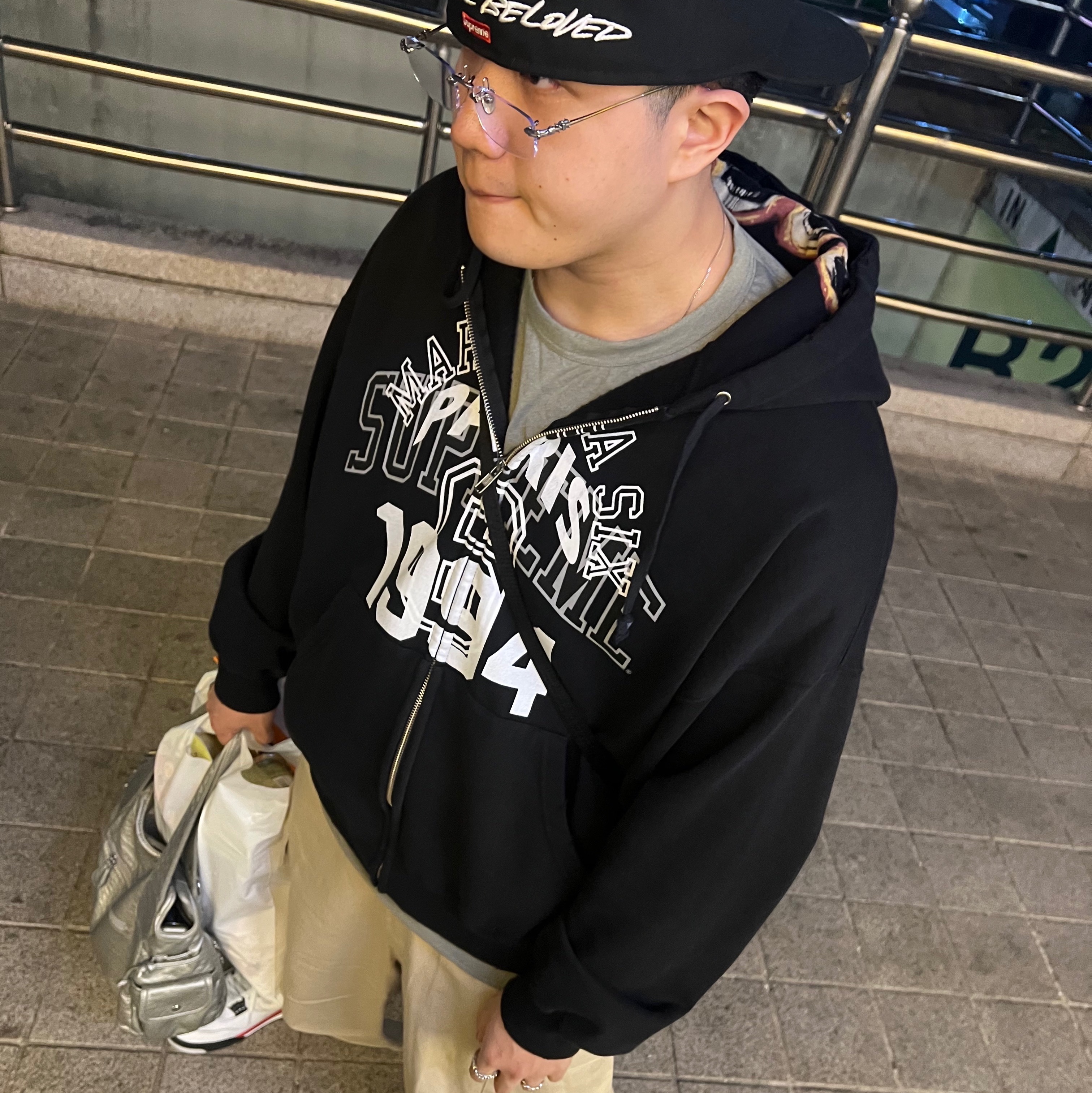 Supreme x MM6 Maison Margiela Zip Up Hooded Sweatshirt Black - 24SS, Supreme x Futura x New Era Black - 24SS 착용 스타일