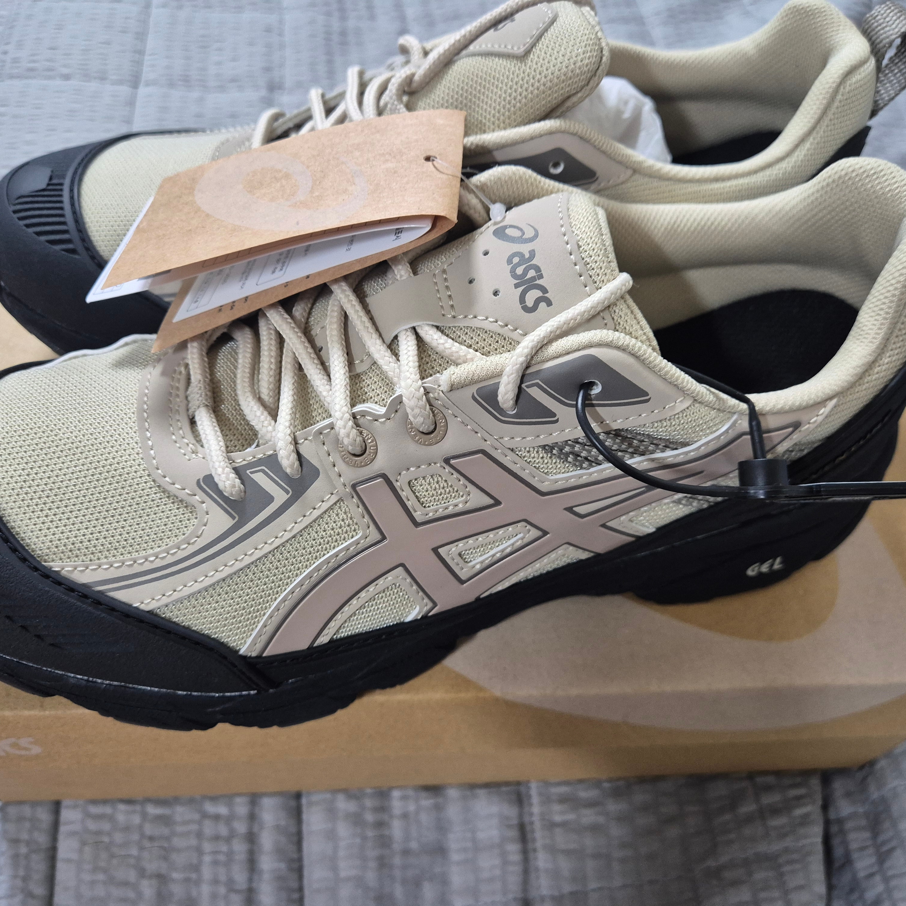Asics Gel-Venture 6 Shield Black Feather Grey 착용 스타일