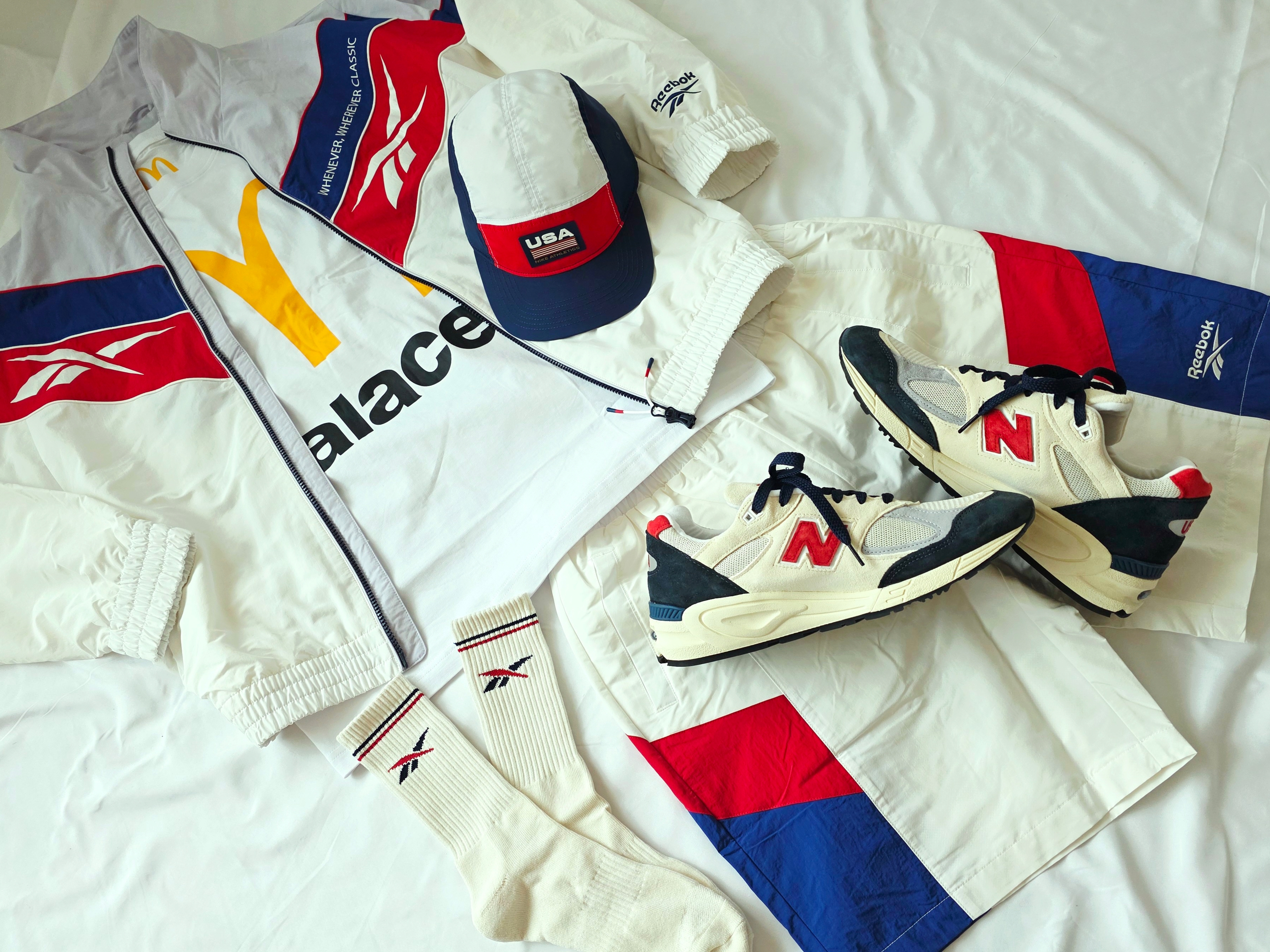 Reebok Twin Vector Windbreaker Off White, Palace x McDonald's Logo T-Shirt White - 23FW ์ฐฉ์ฉ ์คํ์ผ - 4