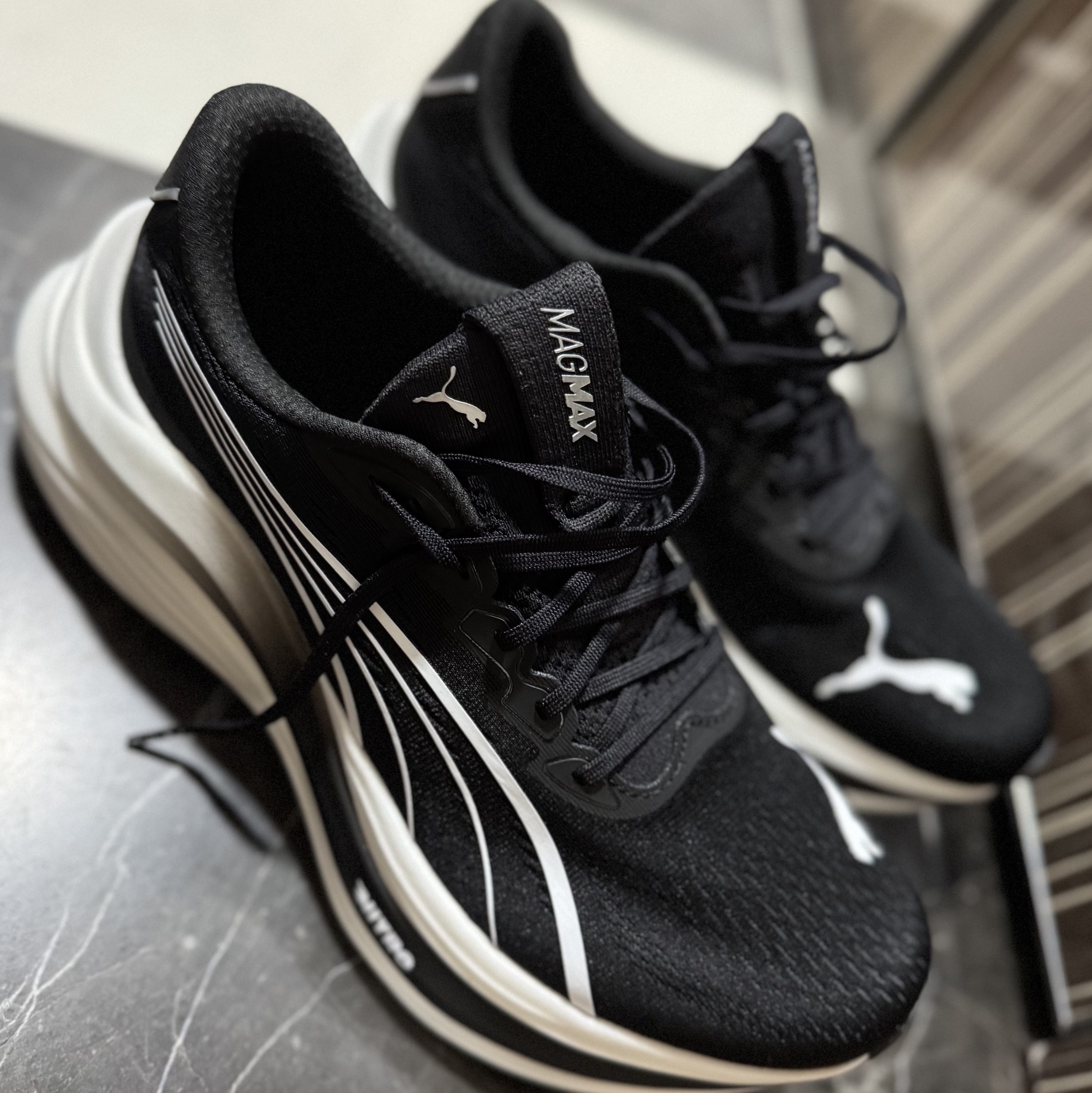 Puma Magmax Nitro Black White 착용 스타일
