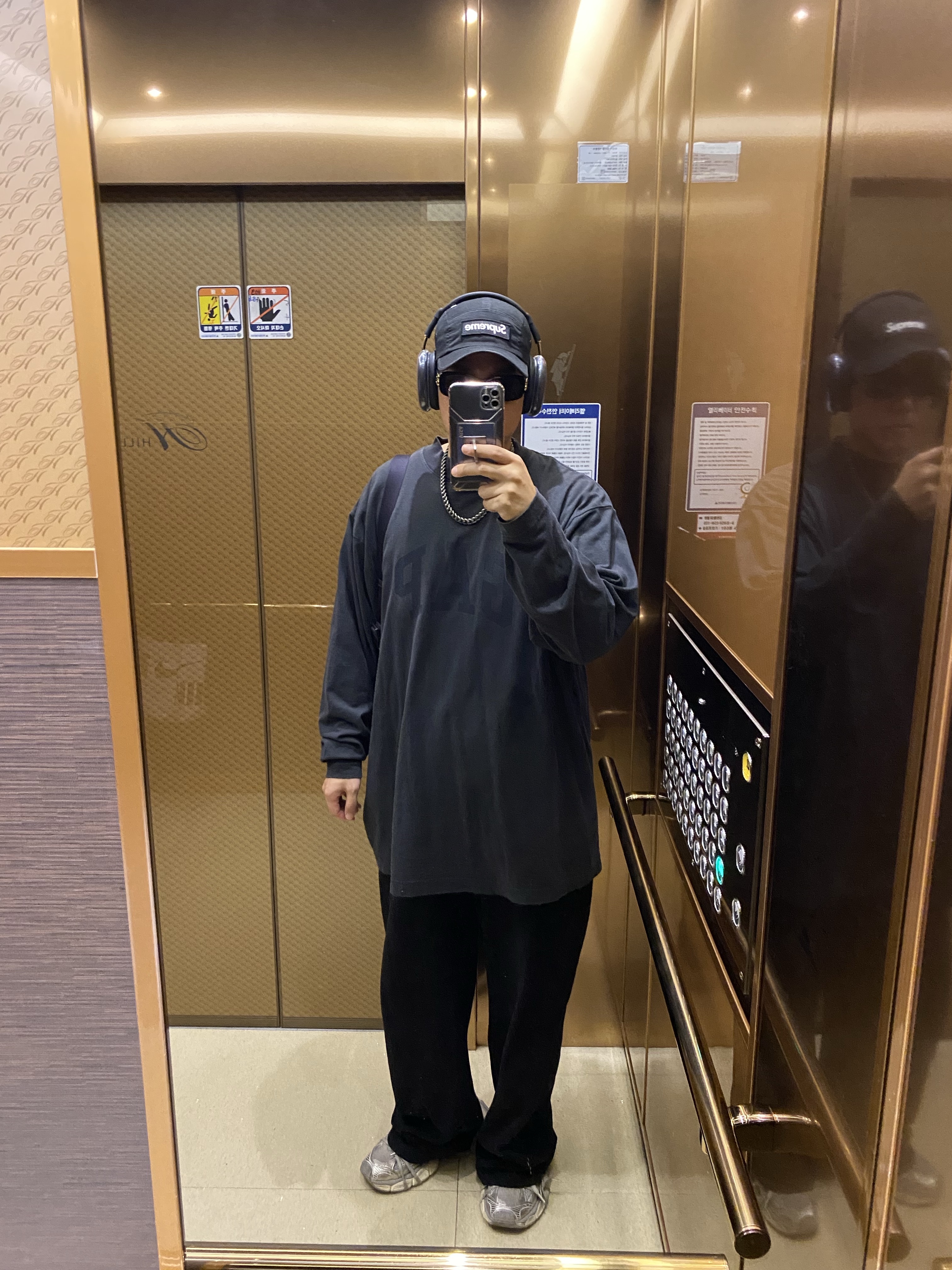 Apple AirPods Max USB C Midnight (Korean Ver.), Supreme Military Camp Cap Black - 21FW 착용 스타일 - 1