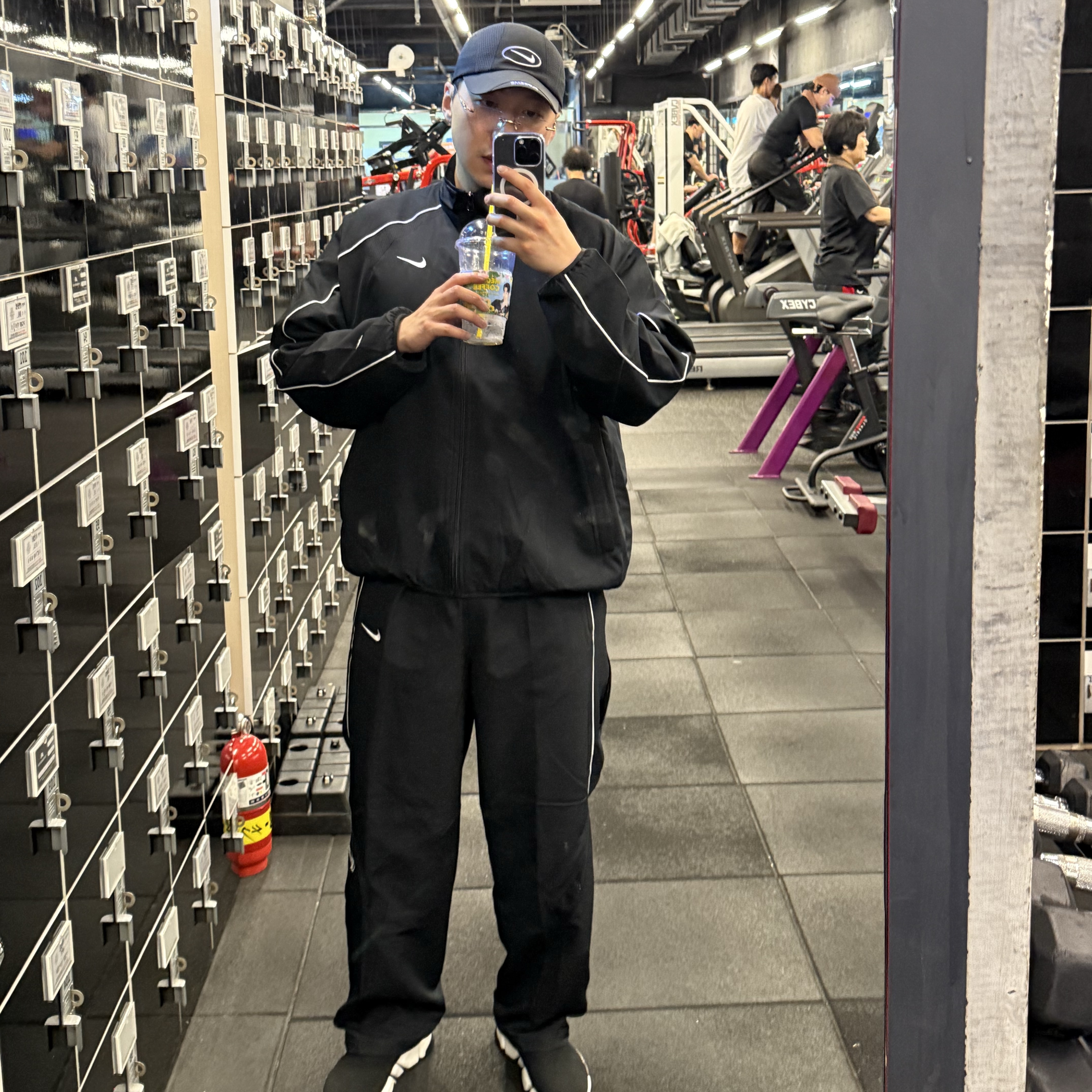 Supreme x Nike Track Jacket Black - 25SS, Supreme x Nike Track Pant Black - 25SS 착용 스타일