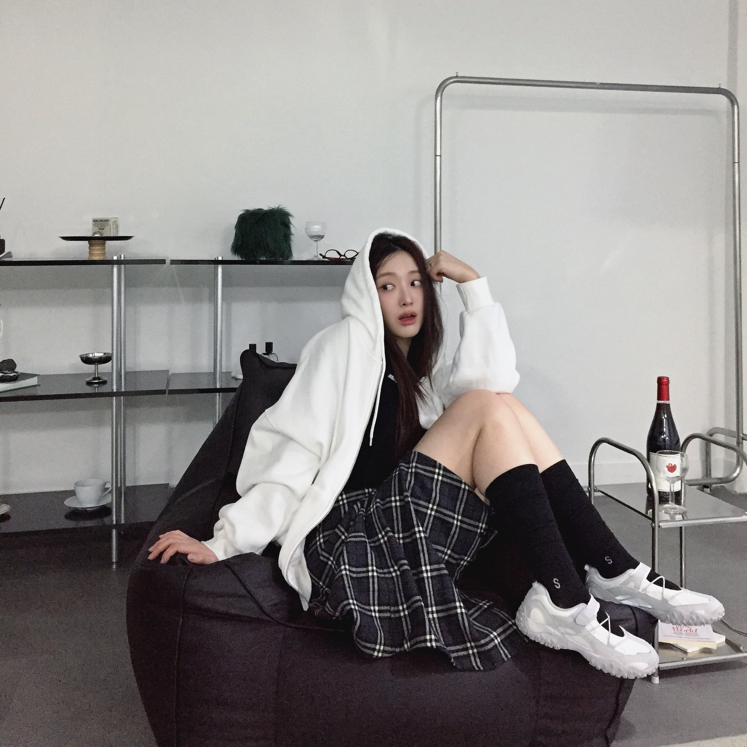 [6% 적립] FILA Echappe Velcro Maryjane Grey 착용 스타일 - 2