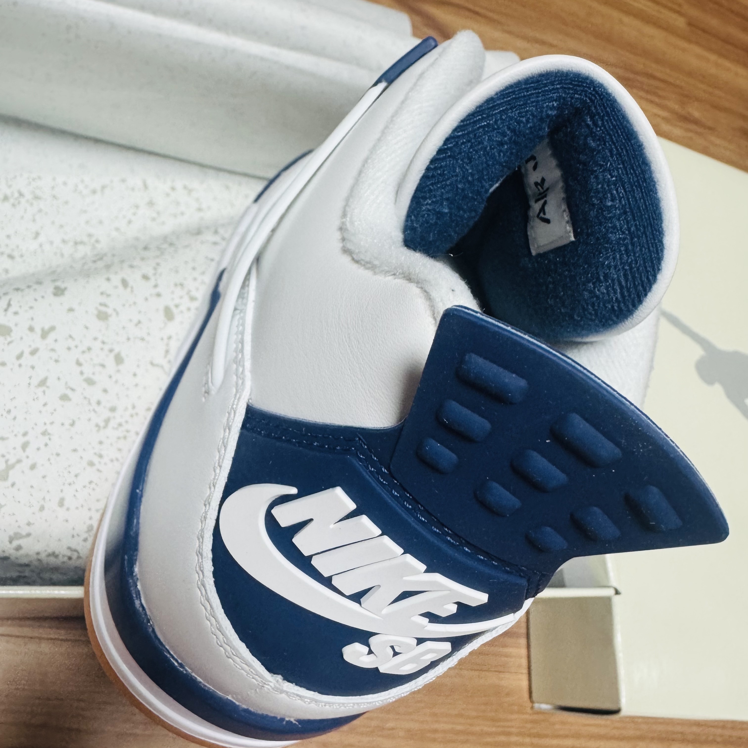 Jordan 4 x Nike SB Retro SP Navy 착용 스타일