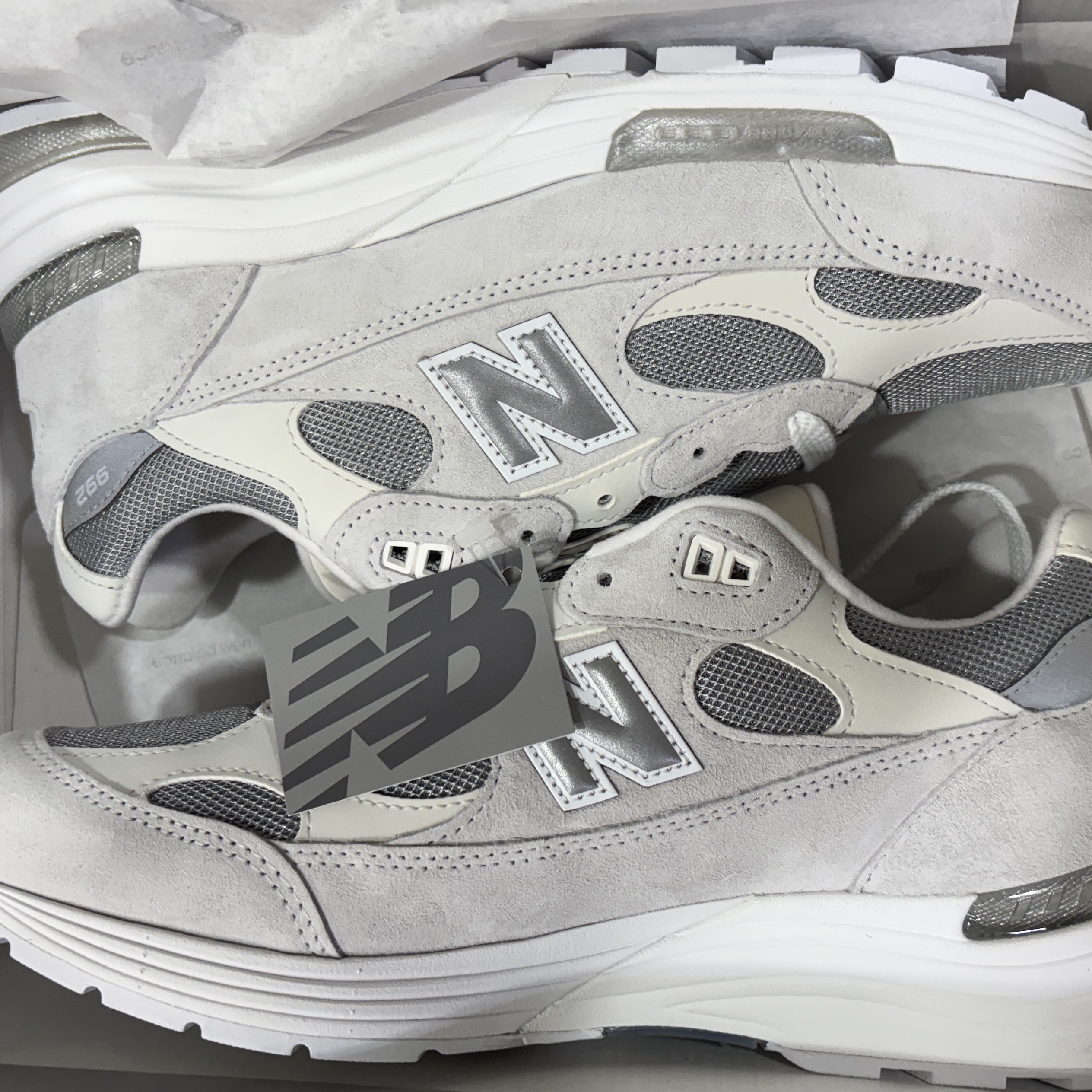 New Balance 992 Made in USA Core White Reflection 착용 스타일 - 1