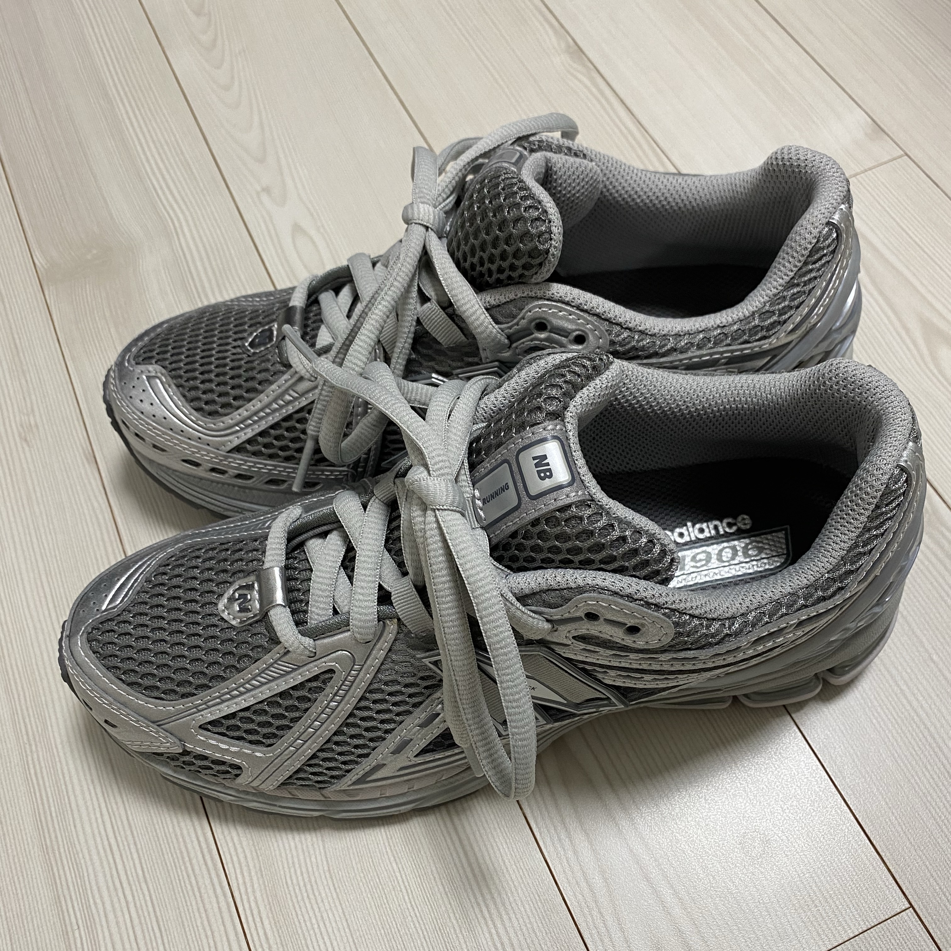 New Balance 1906R Harbor Grey Silver Metalic 착용 스타일