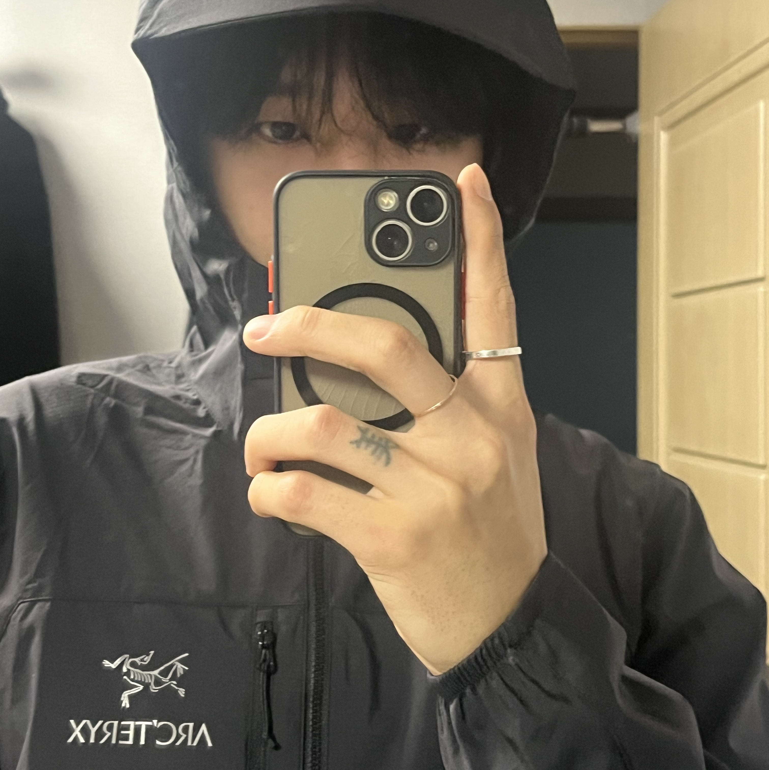 Arc'teryx Squamish Hoody Black 착용 스타일 - 1