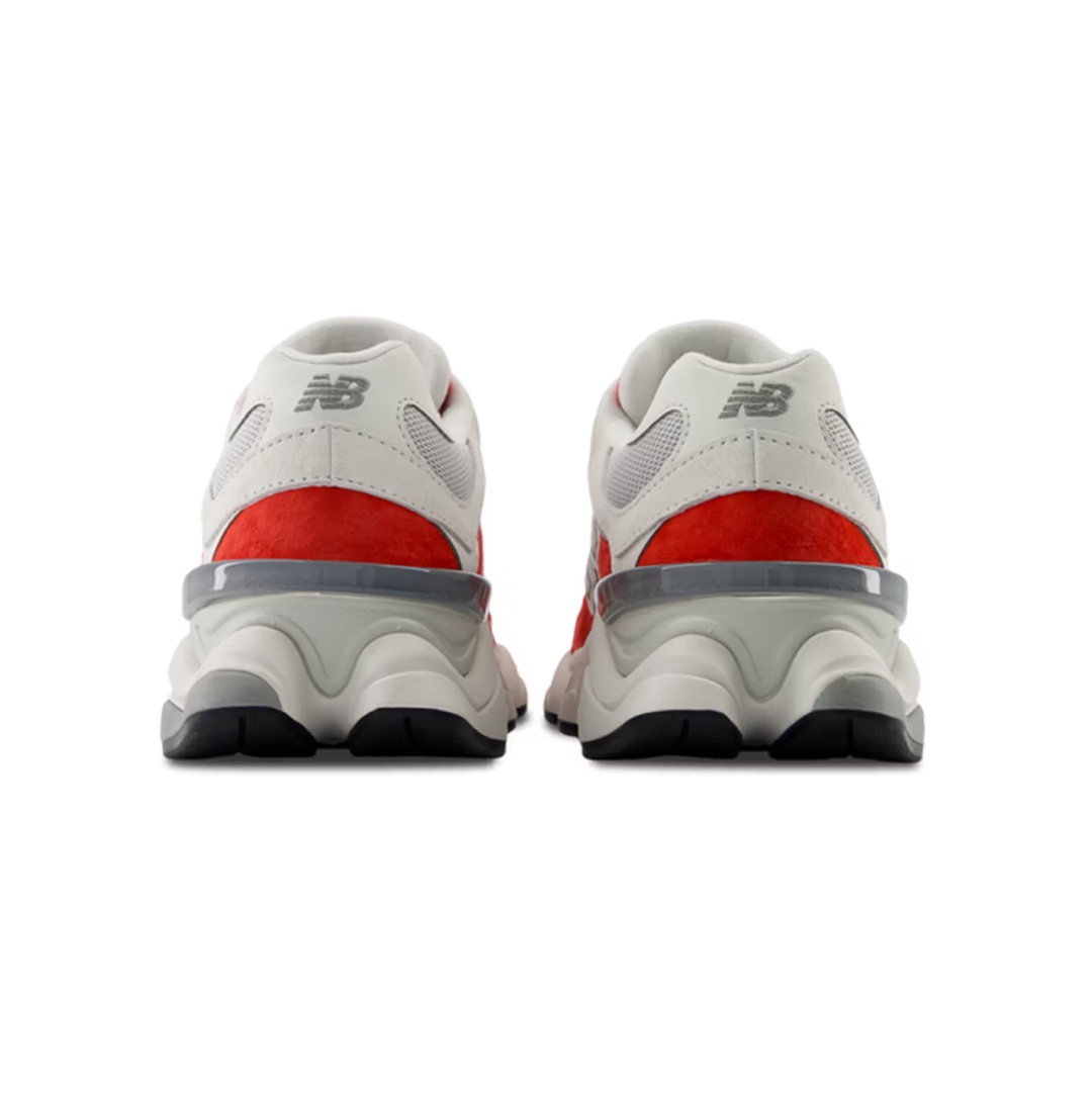 New Balance 9060 Washed Burgundy, New Balance 9060 Black 착용 스타일 - 3