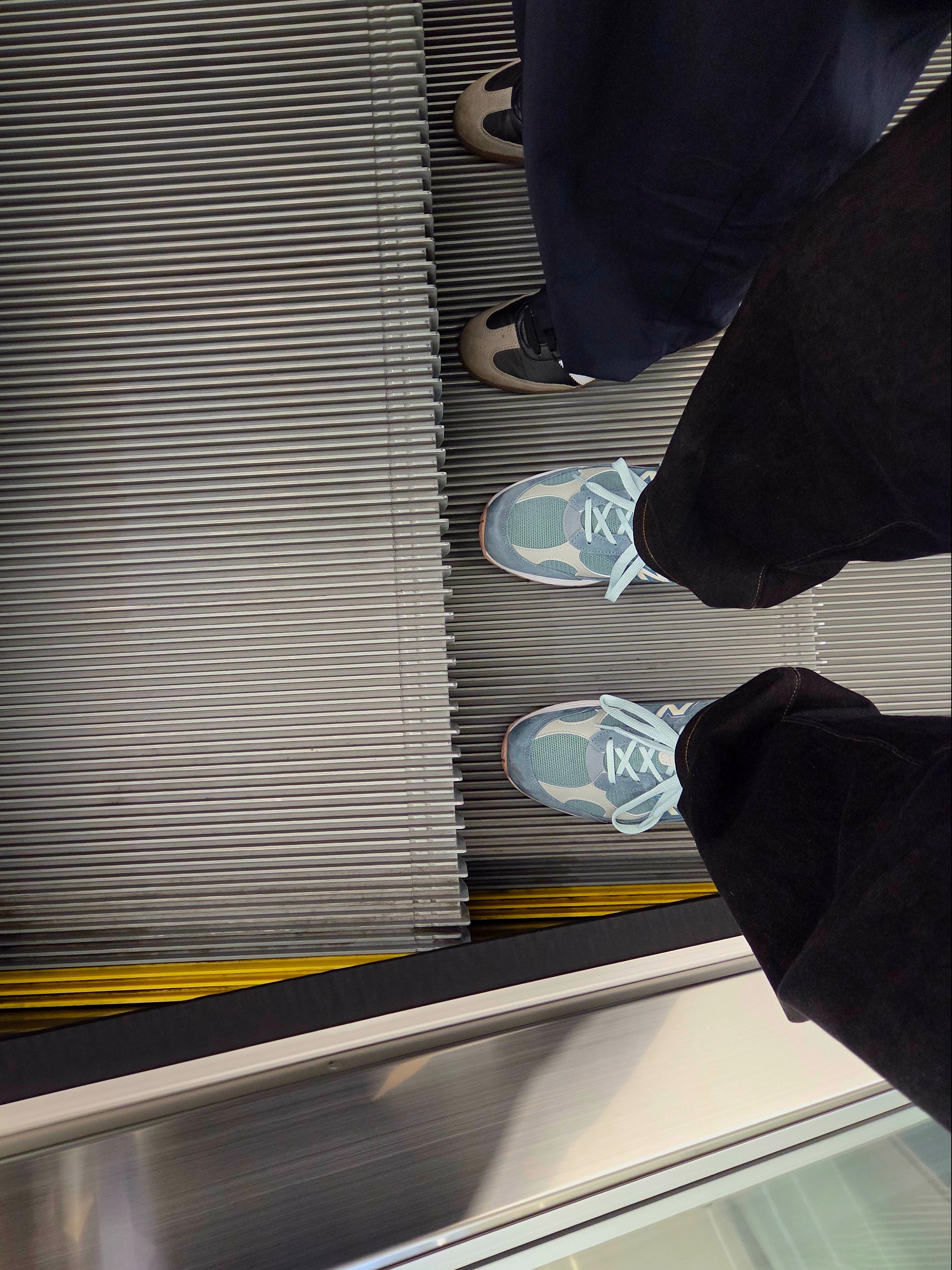 New Balance x Kith 992 Made in USA Aegean Blue Oyster, Stussy x Levi's Crispy Rinse 568 Jean Black 착용 스타일 - 2