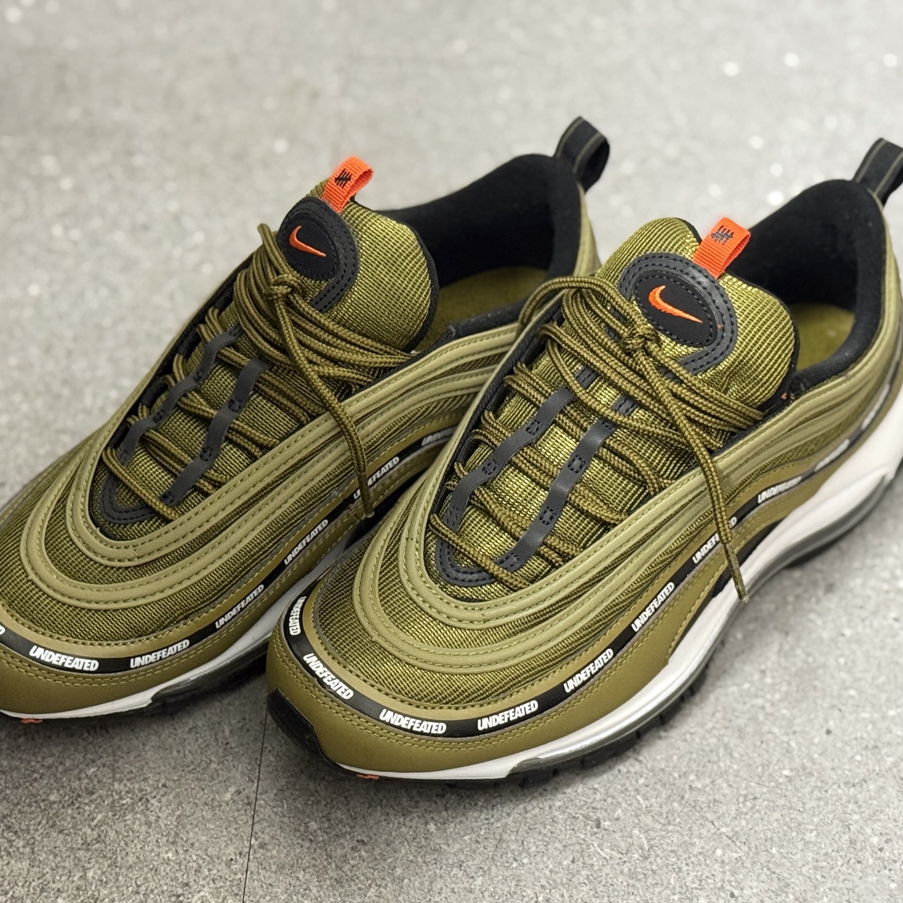 Nike x Undefeated Air Max 97 Militia Green 착용 스타일