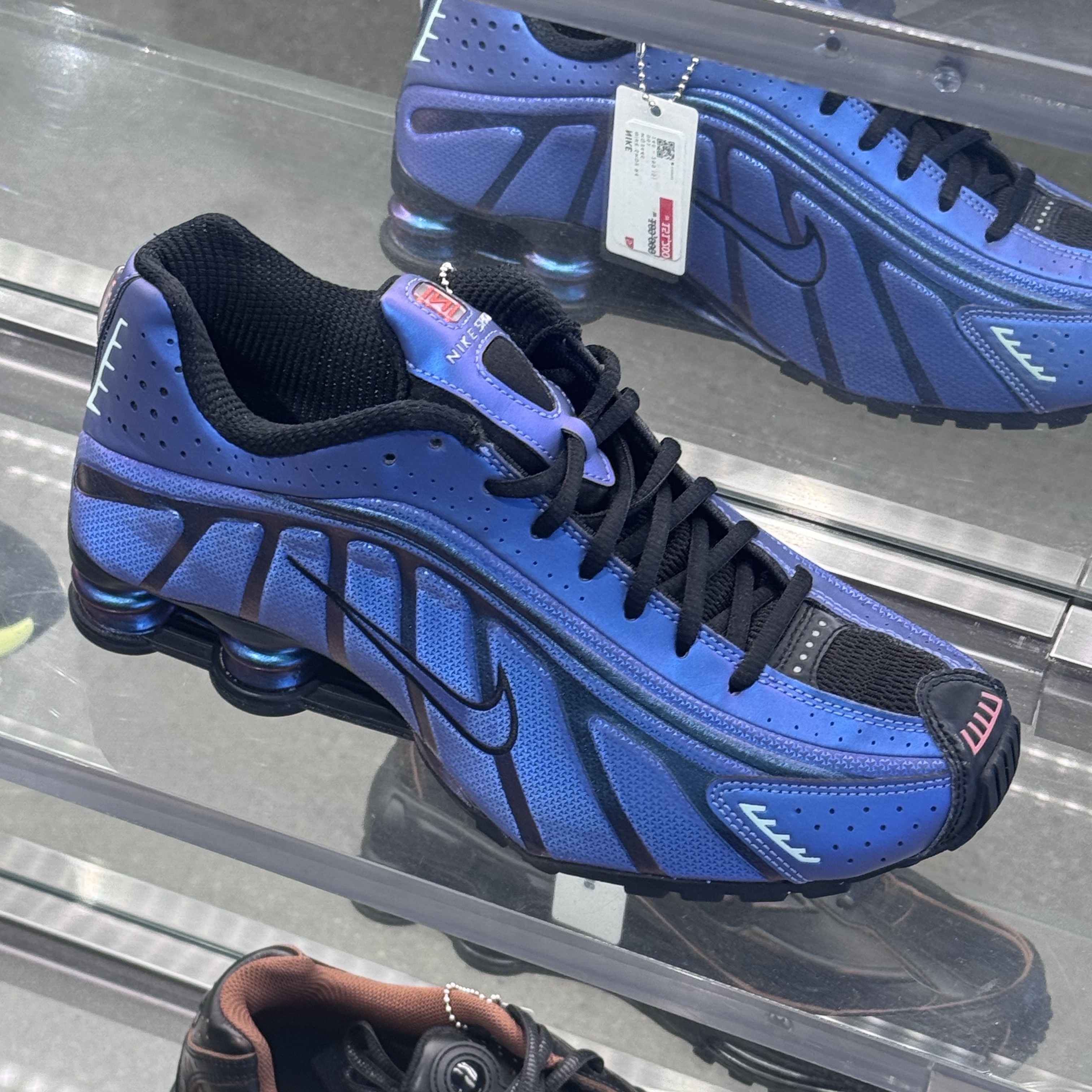 Nike Shox R4 Black and Hot Punch, Sansan Gear Conversion Jacket Grey - 23SS 착용 스타일 - 3
