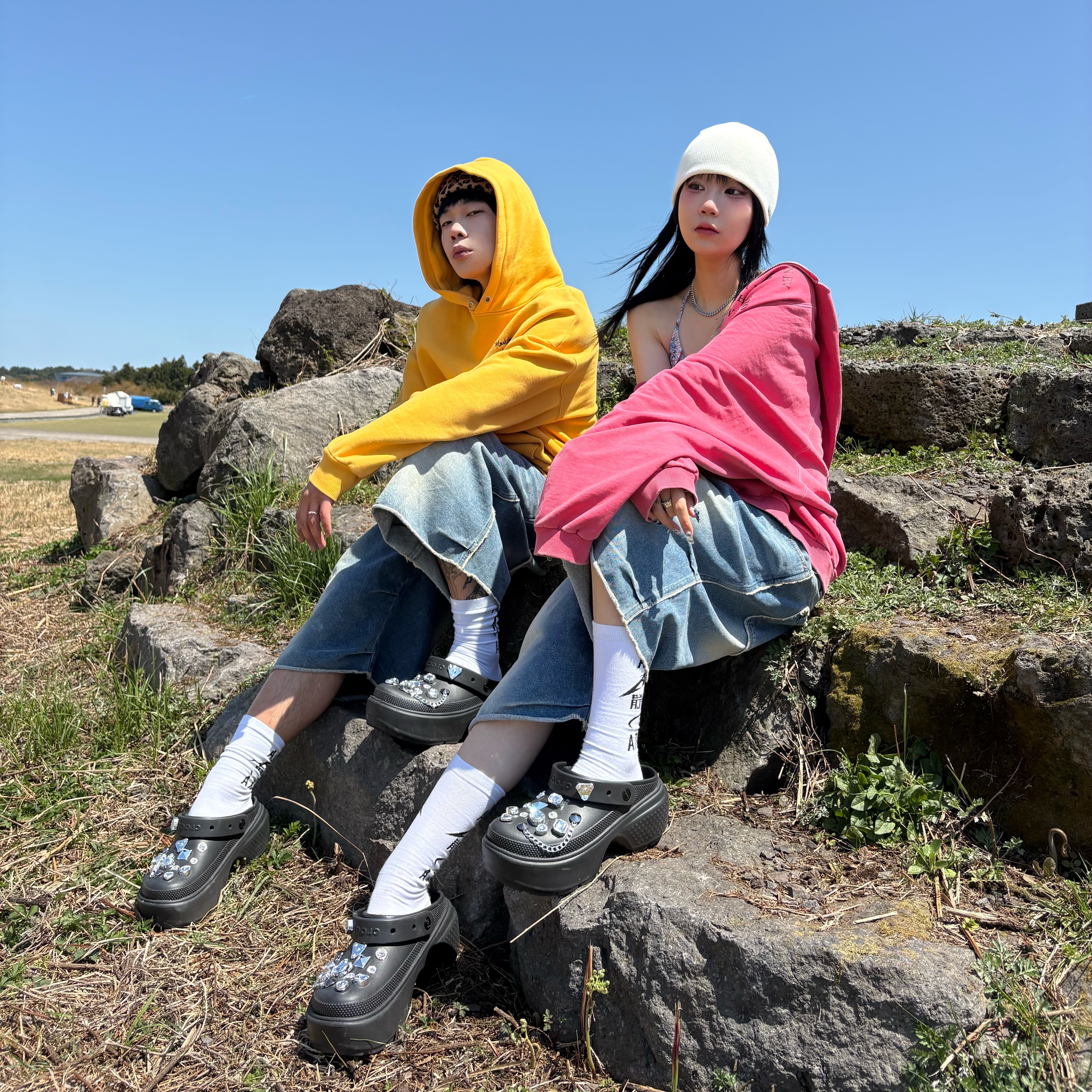 Crocs Stomp Clog Black 착용 스타일 - 1