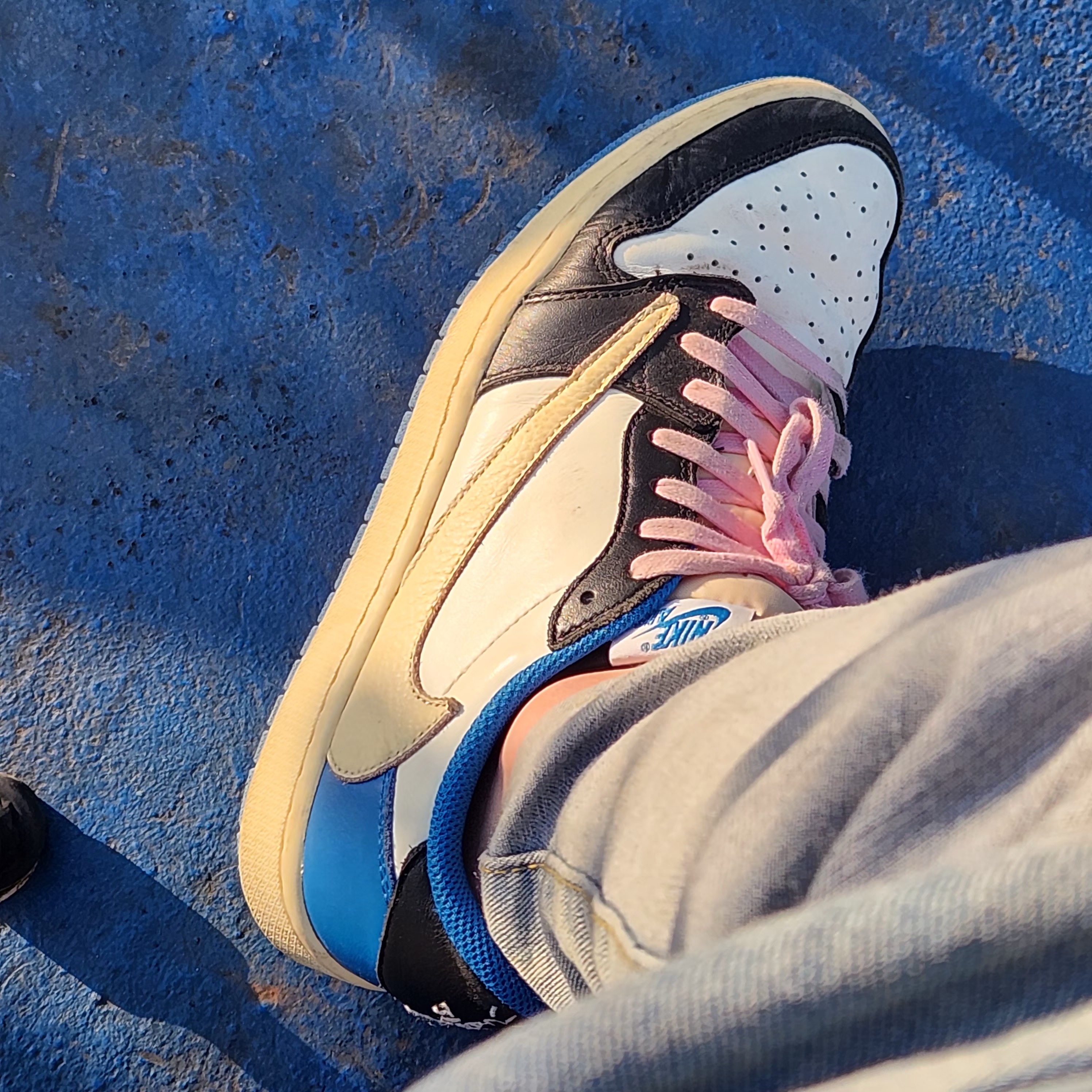 Jordan 1 x Travis Scott x Fragment Retro Low OG SP Military Blue 착용 스타일
