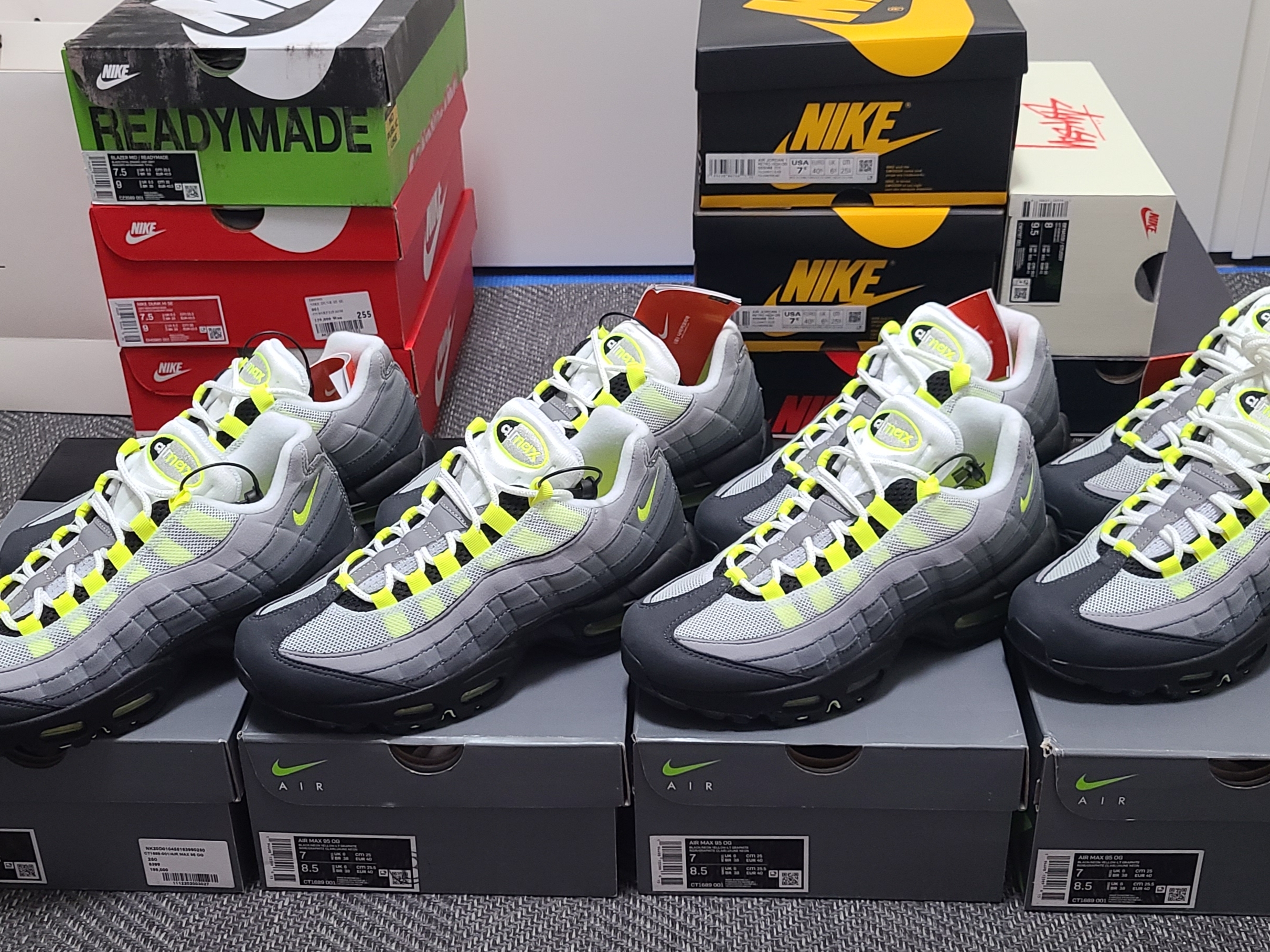 Nike Air Max 95 OG Neon Yellow 2020 착용 스타일 - 1
