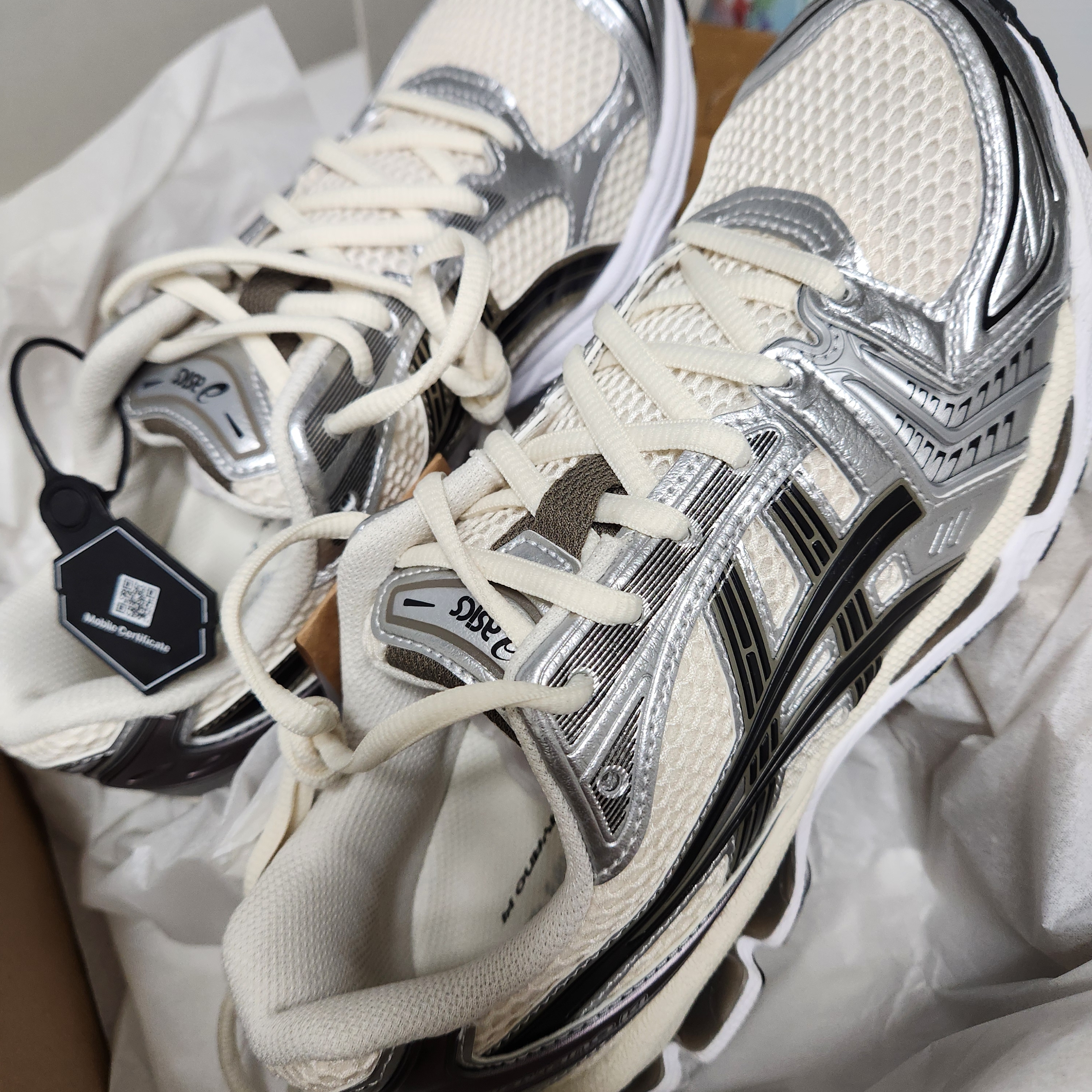 Asics Gel-Kayano 14 Cream Black 착용 스타일 - 2