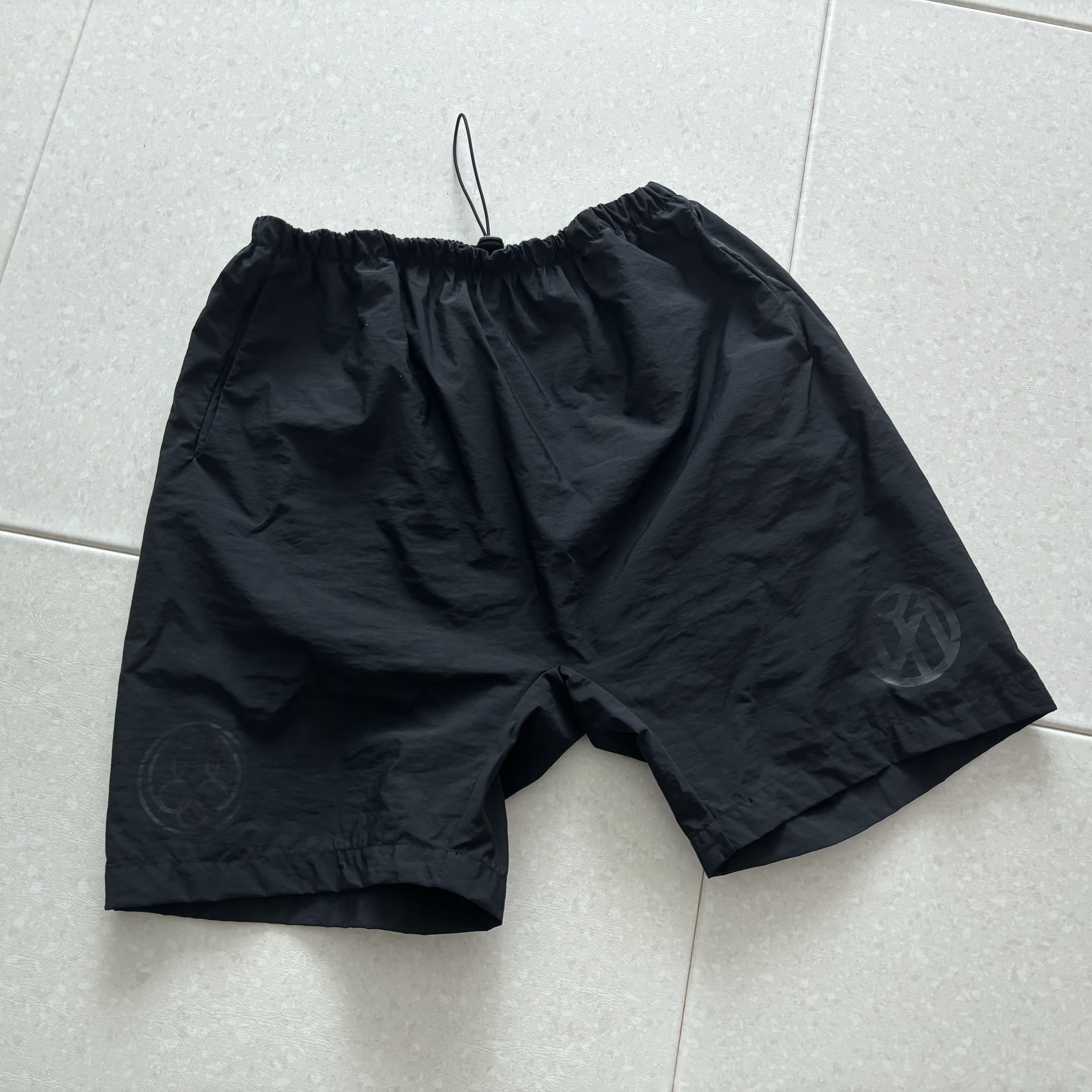 Yeezy x Gosha Rubchinskiy Vulture SH-01 Shorts Charcoal 착용 스타일