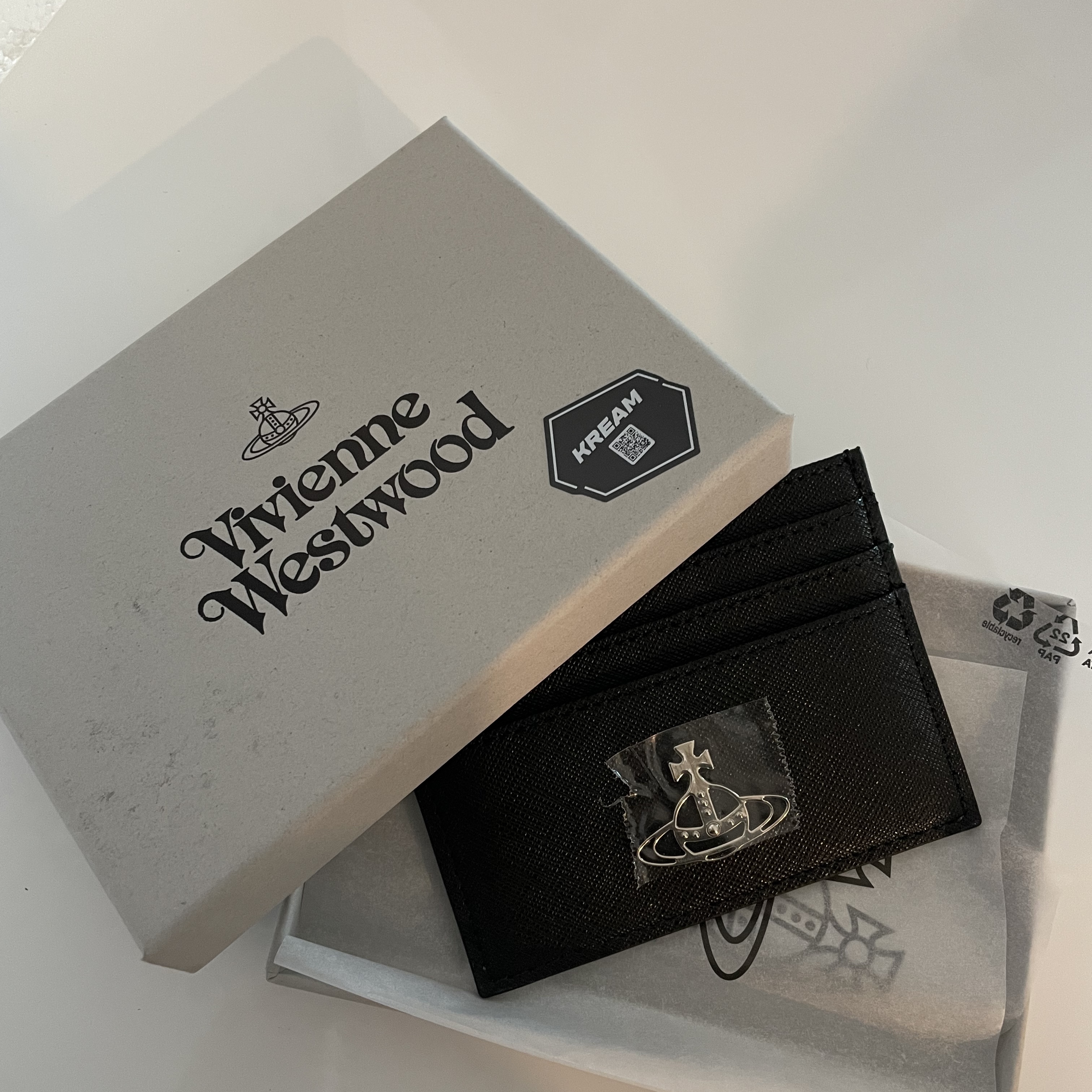 Vivienne Westwood Flat Card Holder Black 착용 스타일