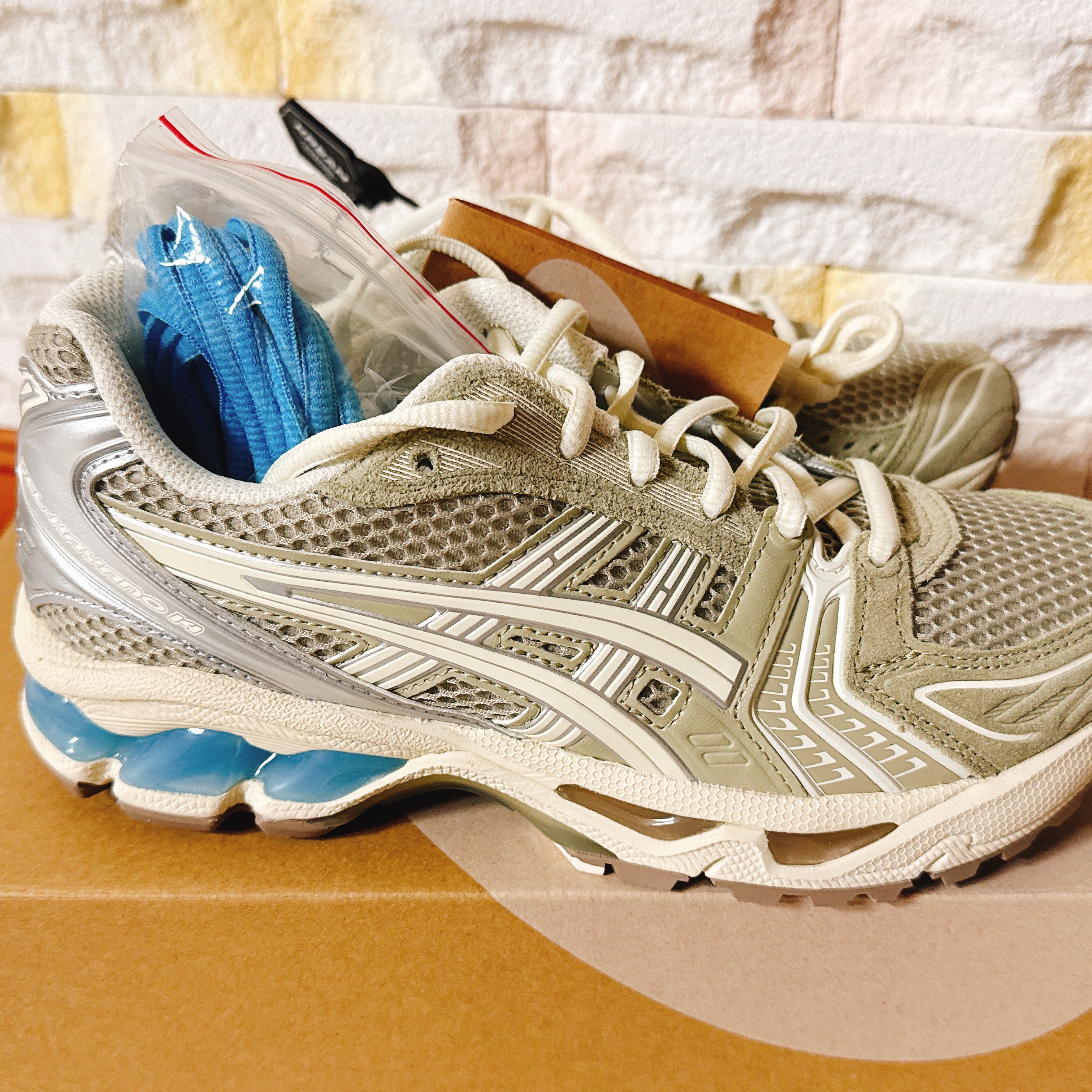 Asics x Juliana Salazar Gel-Kayano 14 Eucalyptus Vanilla Ice 착용 스타일 - 2