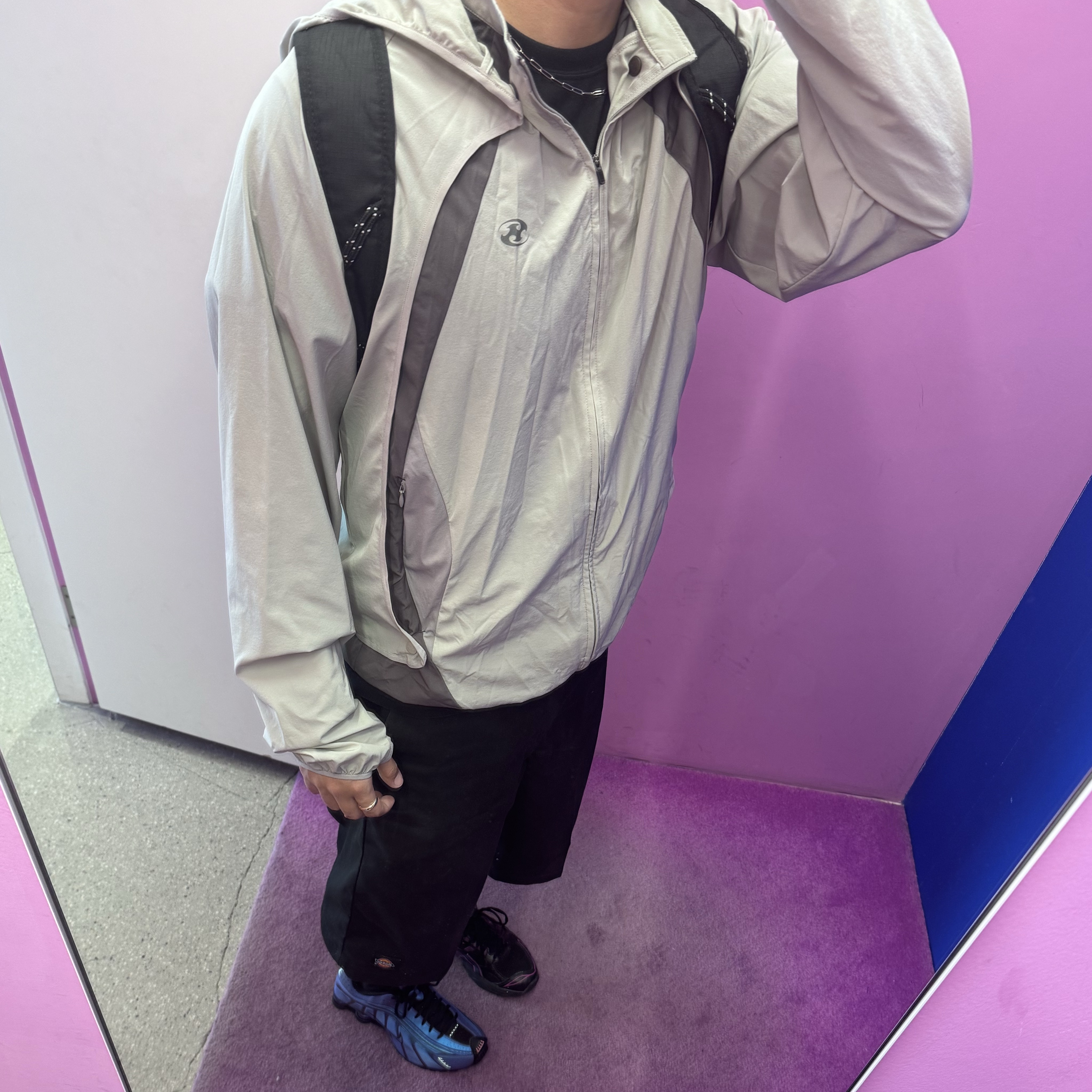 Nike Shox R4 Black and Hot Punch, Sansan Gear Conversion Jacket Grey - 23SS 착용 스타일 - 1