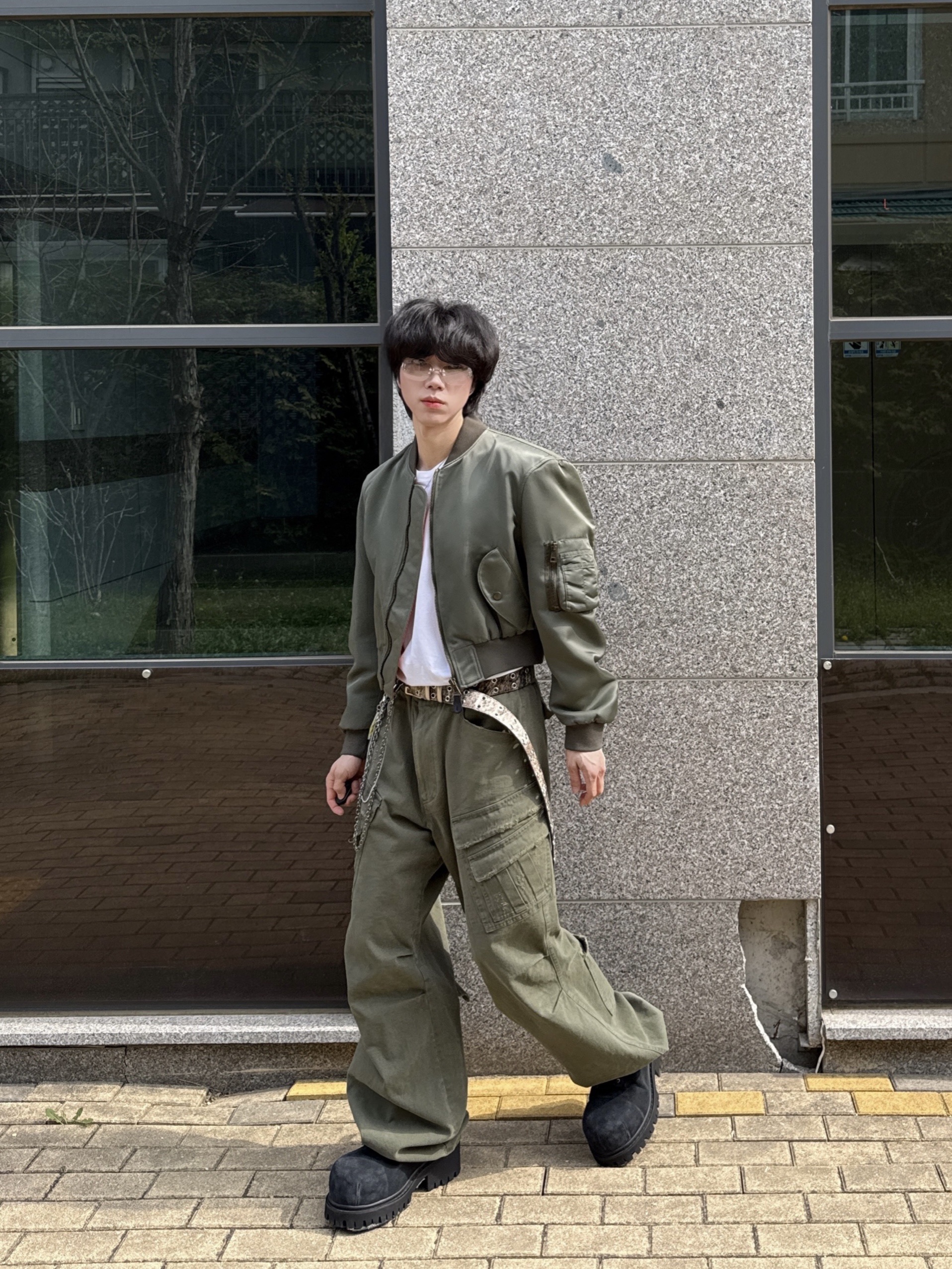 Nonnod Double Pocket Cargo Pants Vintage Khaki, MJD x Kamien Double Hole Belt Oak Brown 착용 스타일 - 10