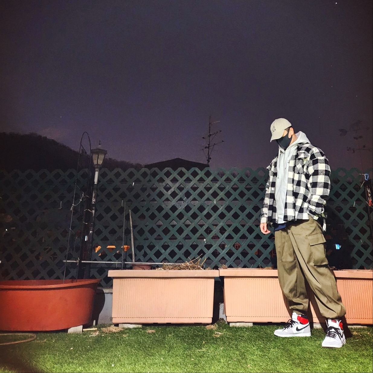 Stussy Basic Stussy Zip Hoodie Ash Heather, Jordan 1 Retro High OG Light Smoke Grey 착용 스타일 - 1