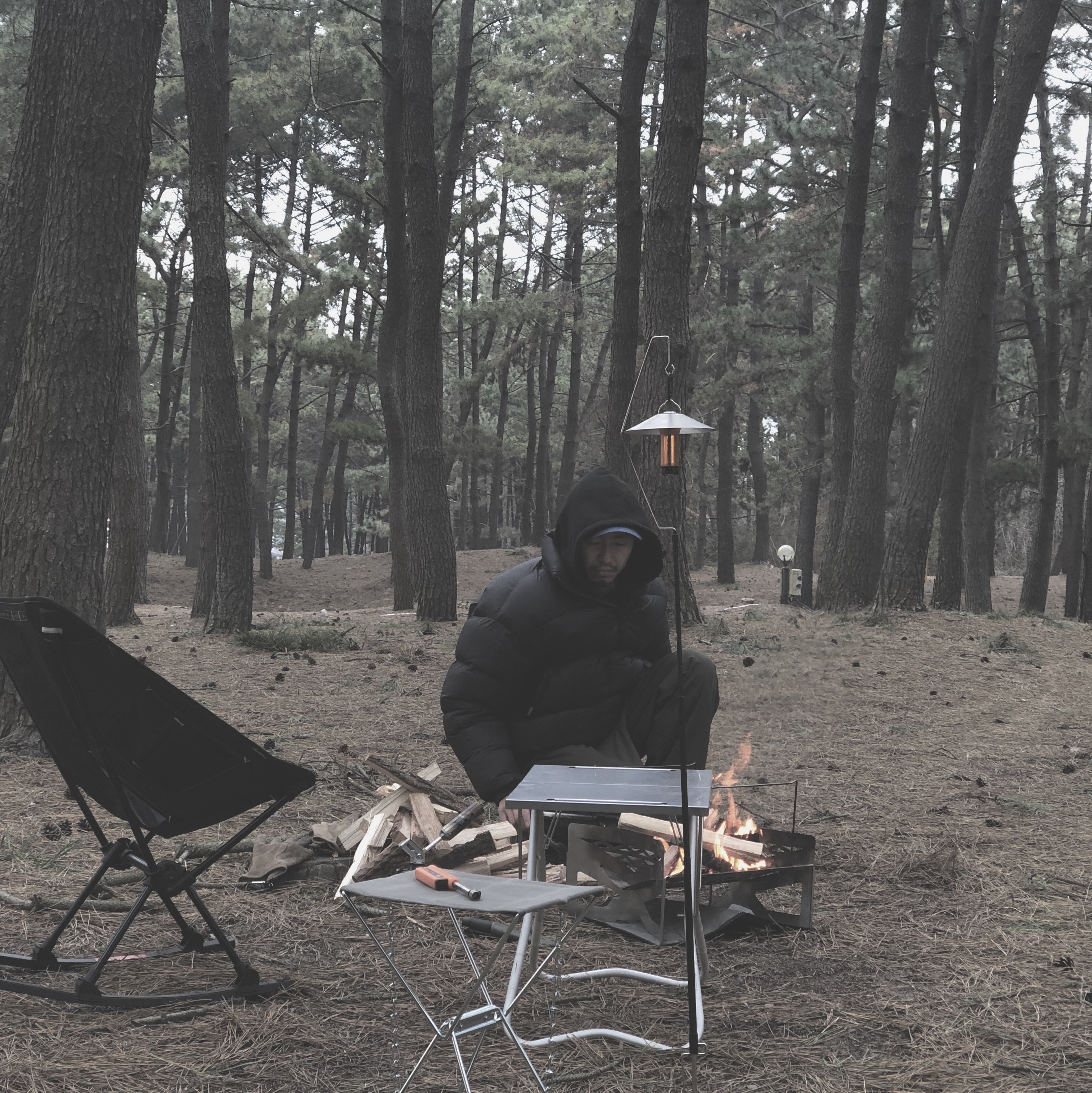 Helinox x And Wander Folding Chair Black 착용 스타일