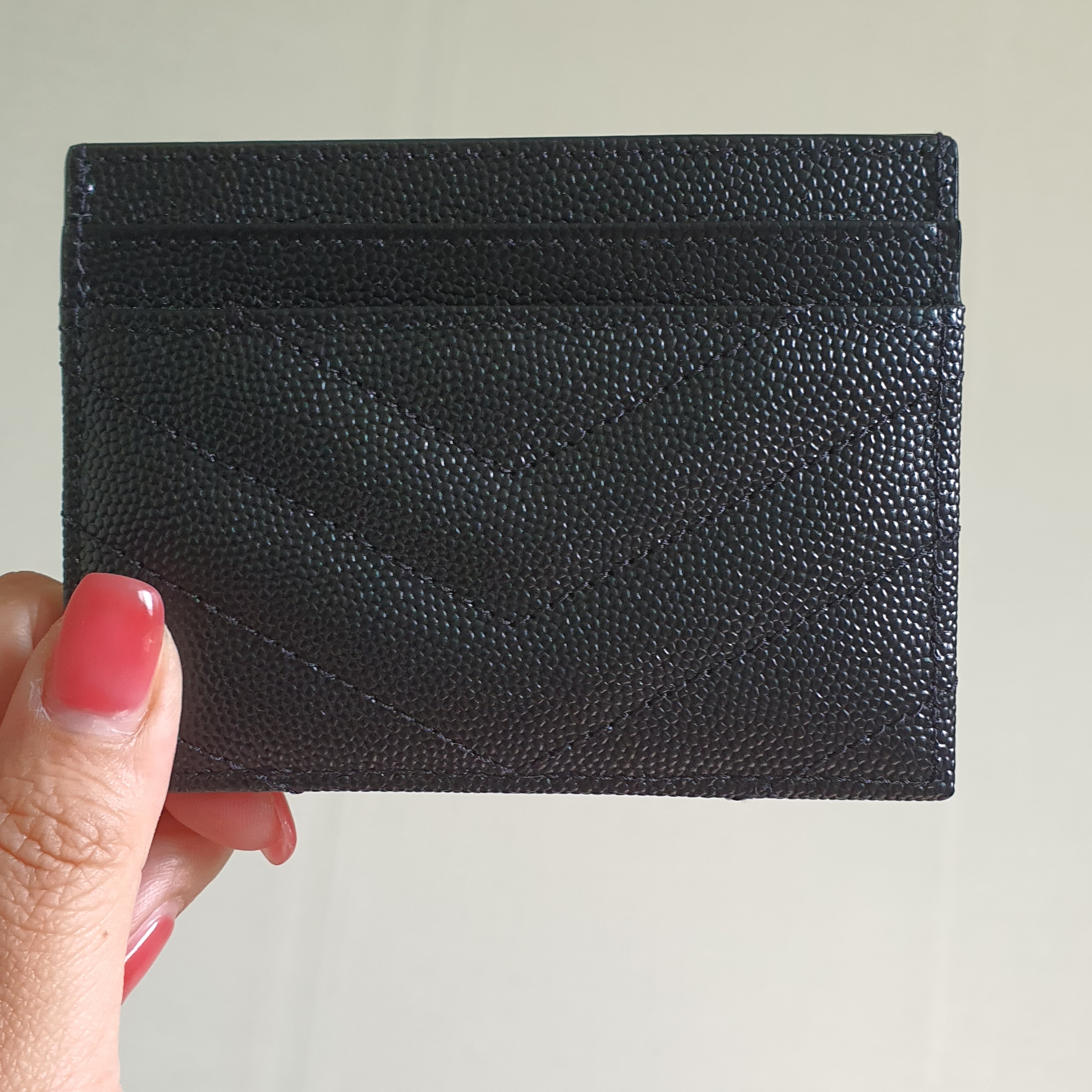 Saint Laurent Cassandre Matelasse Card Case in Grain De Poudre Embossed Leather Black 착용 스타일 - 3