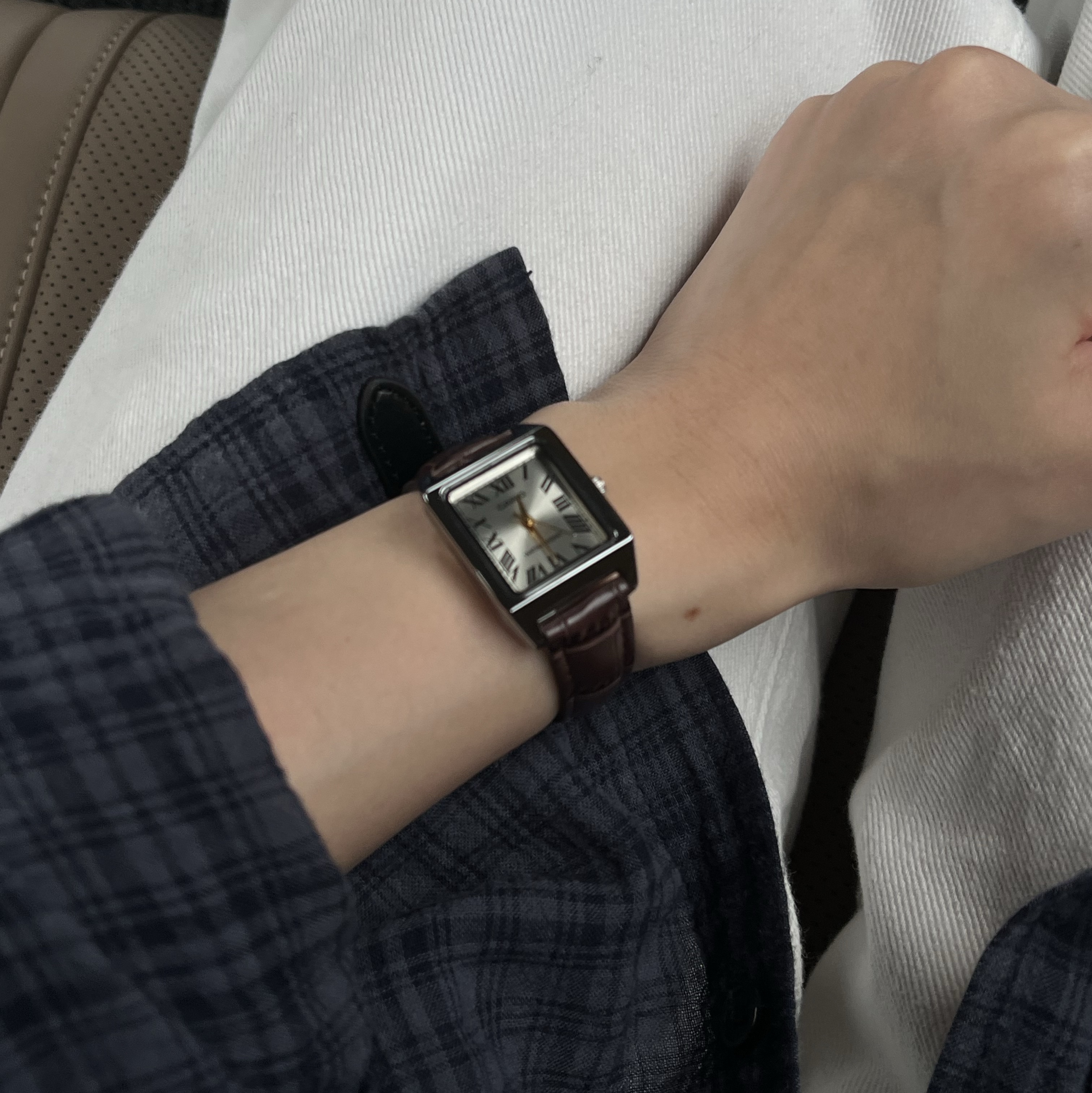 Casio LTP-V007L-9B 착용 스타일
