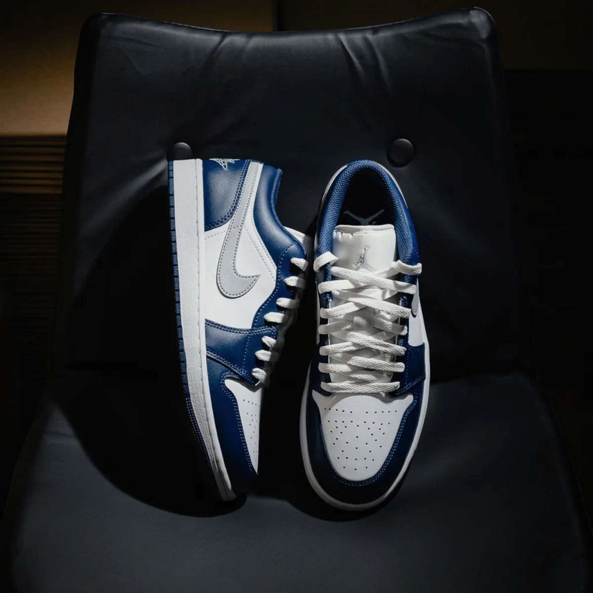 Jordan 1 Low White Midnight Navy, Jordan 1 Low Light Smoke Grey 착용 스타일