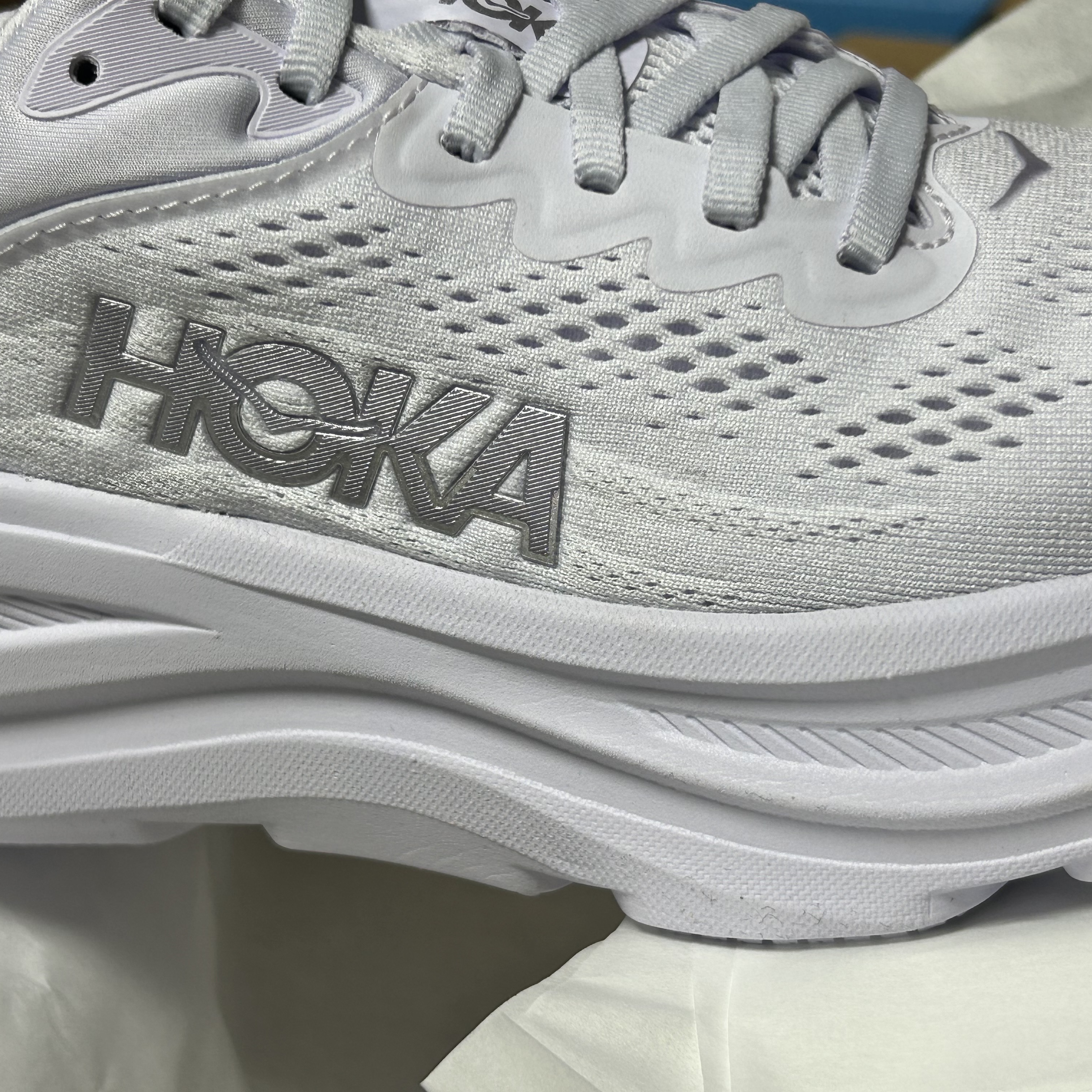 (W) Hoka Bondi 9  Starlight Glow - Regular 착용 스타일 - 1