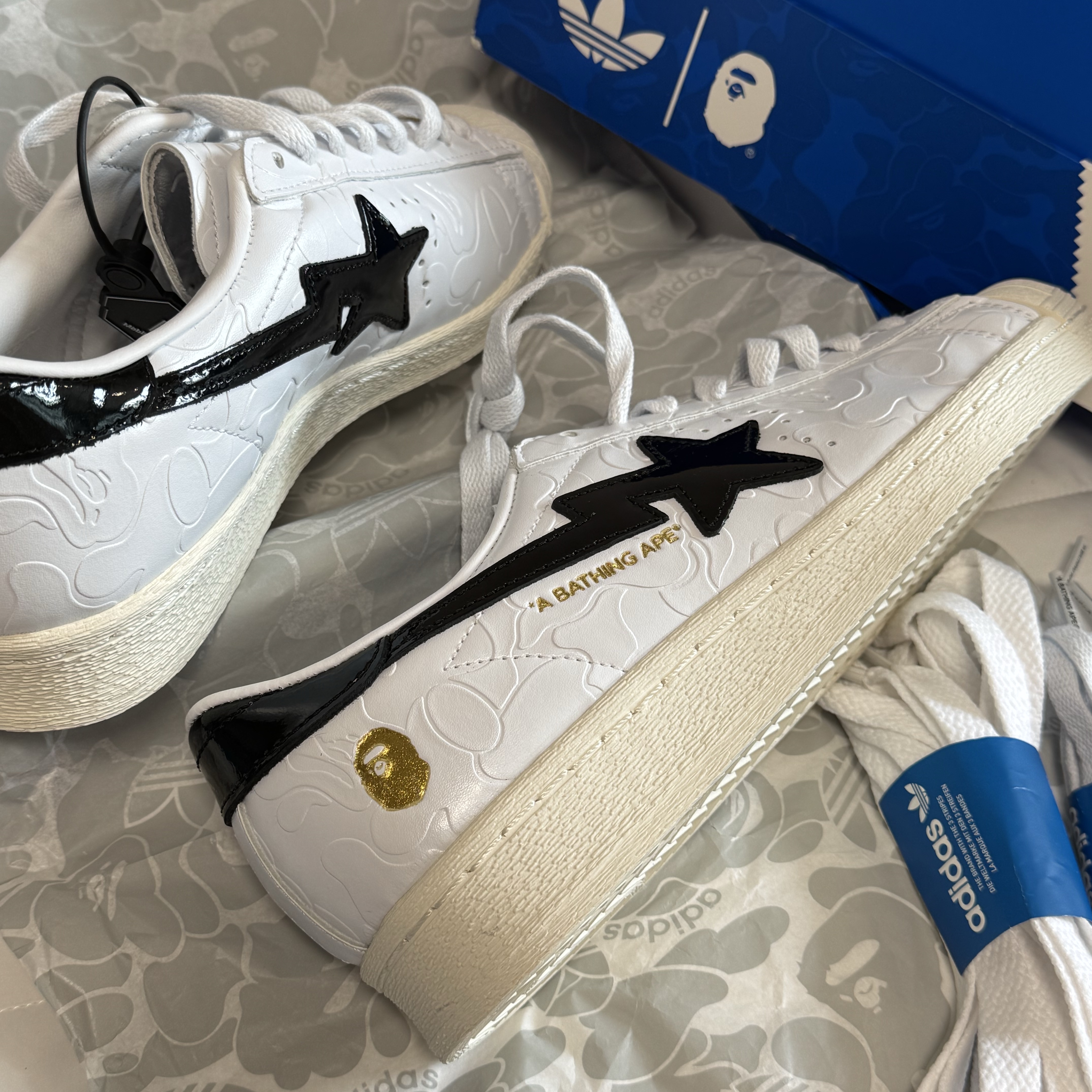 Adidas x BAPE Superstar Vintage Cloud White Core Black 착용 스타일